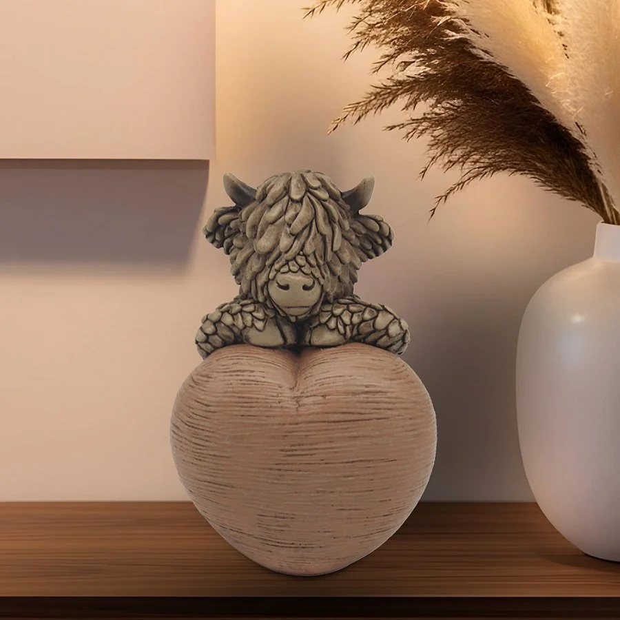 Hughie Highland Cow W/heart Ornament