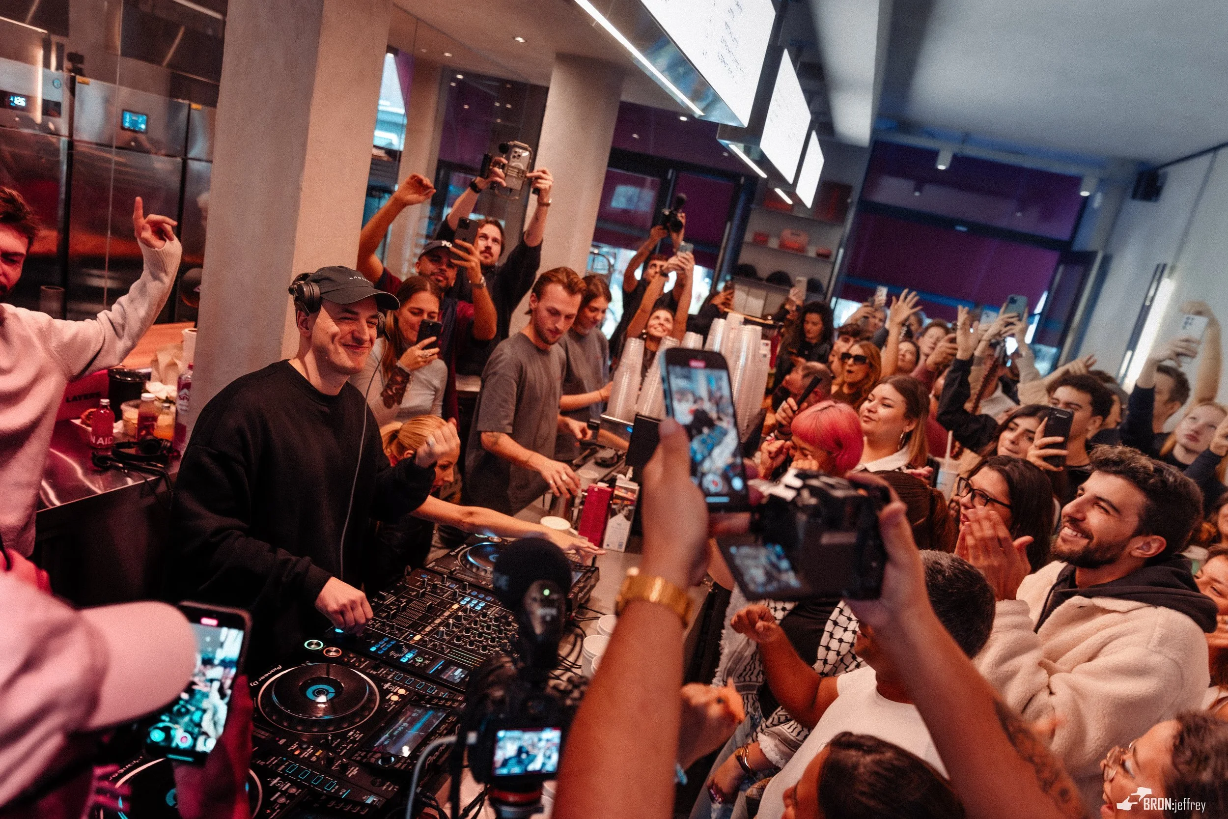  Amsterda Wekk   The Coffee Party x Vassnova DJ Set (Youtube)