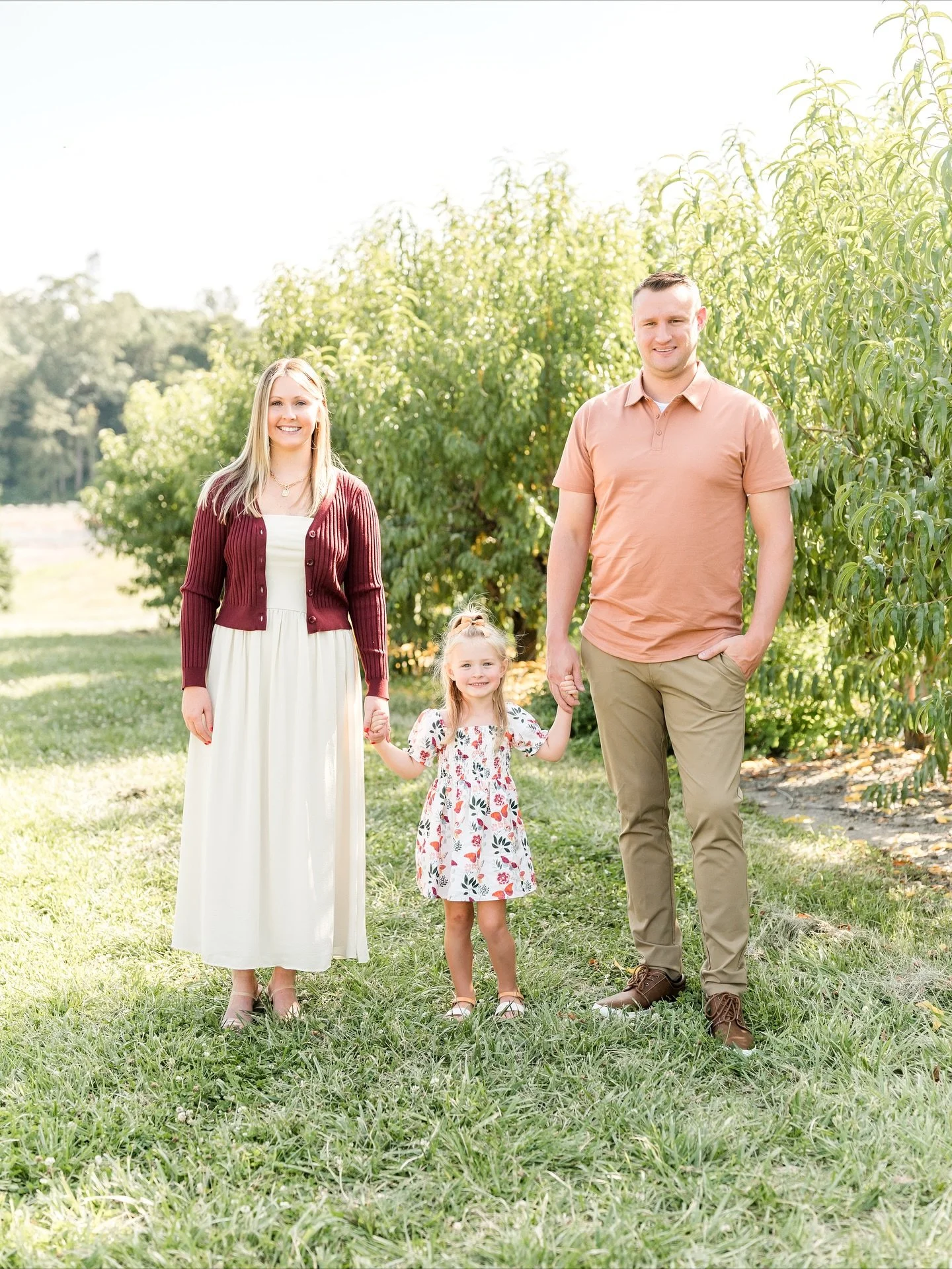 the fall season is in the air and we had a taste of it at the orchard. family portraits never get old for the holiday season!
.
.
.
#familyportraits #familysession #berkscountyphotographer #lancastercountyphotographer #lehighvalleyphotographer #penns