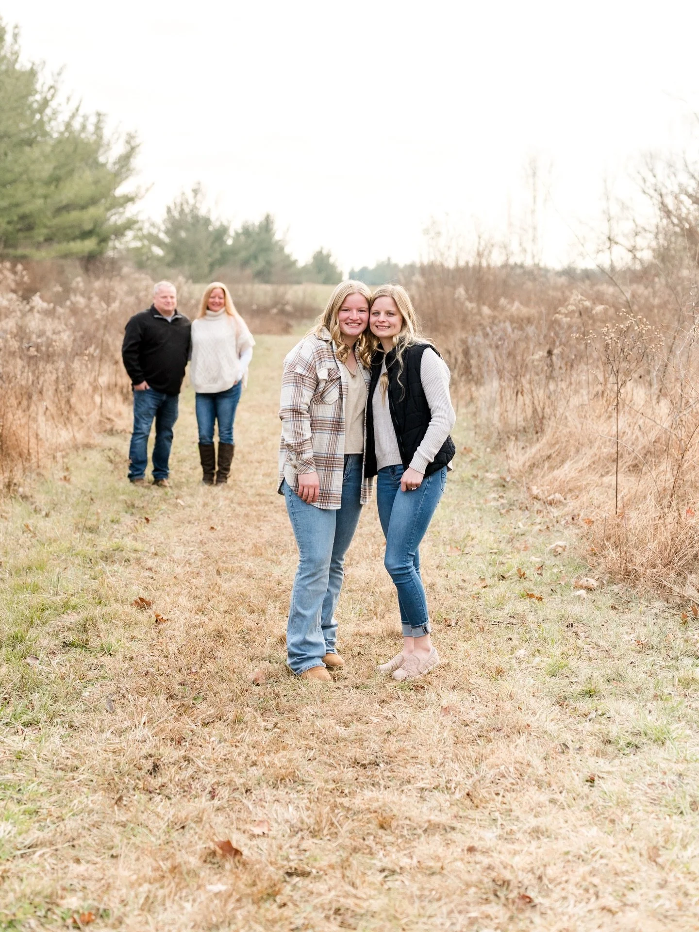 A beautiful evening filled with family love. Can&rsquo;t you tell by the endless smiles and laughter? 
.
.
.
#familyportaitsession #familyphotography #berkscountyphotographer #pennsylvaniaphotographer #nikonphotographer