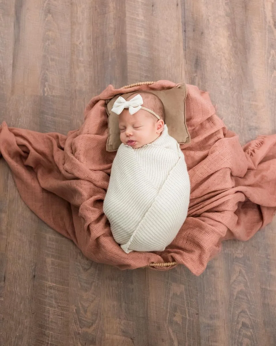 Luckily, Mia&rsquo;s newborn session took place indoors, surrounded by the comfort and warmth of her home, while Mother Nature sprinkled a little white magic outside that morning. From sweet cuddles to gentle kisses and the warmth of love, every mome