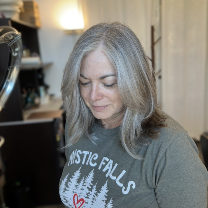 How Do You Find a Good Gray Coverage Colorist?