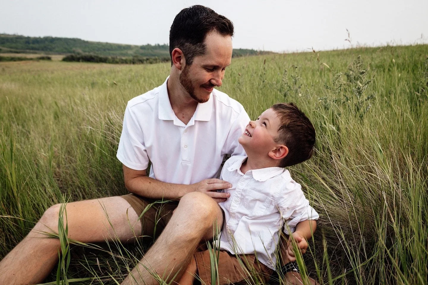 A little sneak peek from a recent photoshoot 😊 I love capturing natural parent child interactions like these!
