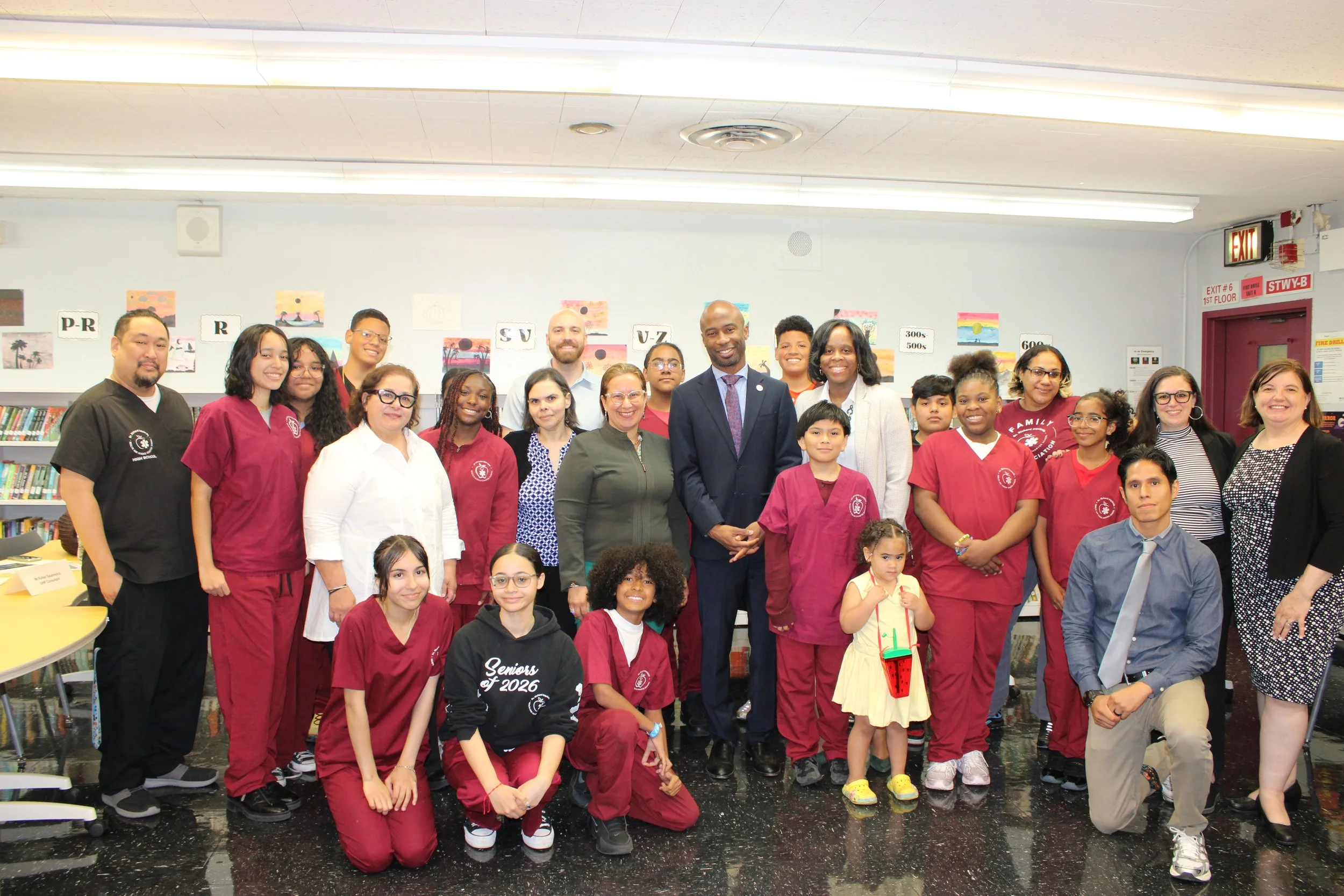 Last week, we were honored to welcome Dr. Helen Arteaga, Deputy Mayor for Health and Human Services @dmhelenarteaga, and Kamar Samuels, Chancellor of @nycschools @doechancellor, for a special visit. Our middle school and high school scholars proudly 