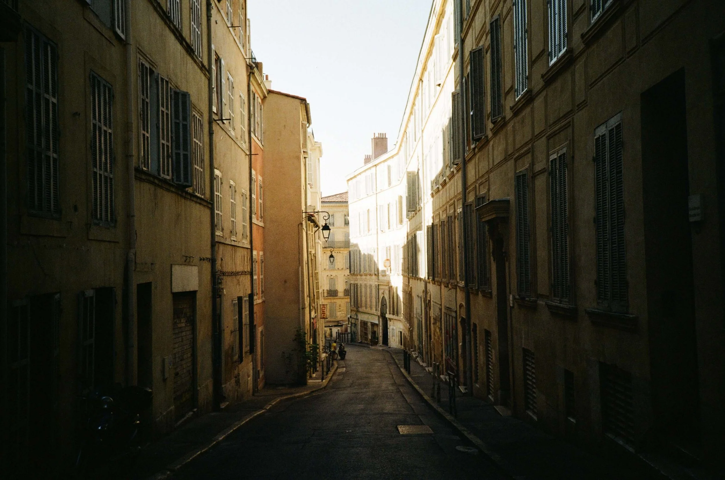 shot on Nikon 35L AF - Marseille