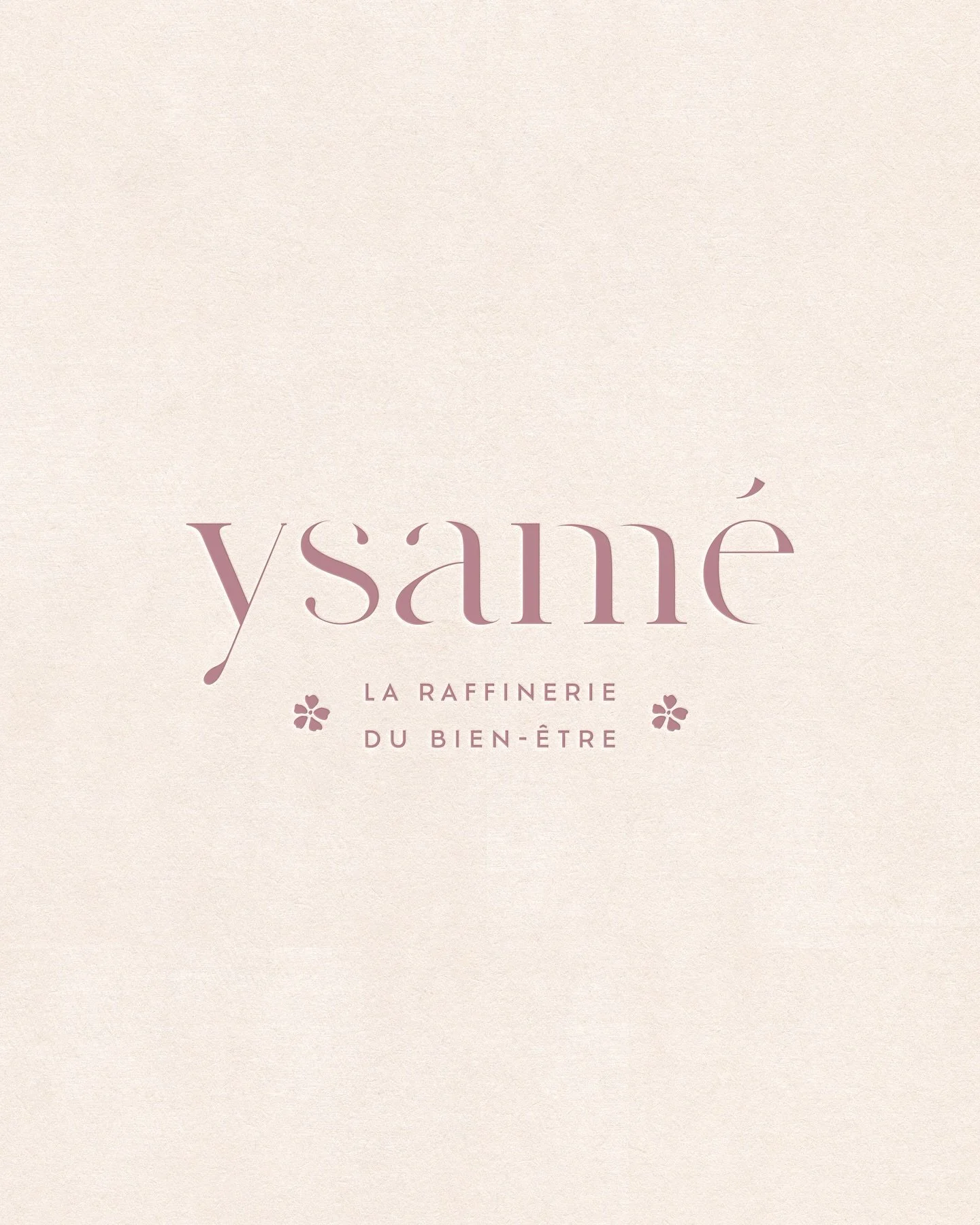 L&rsquo;identit&eacute; visuelle d&rsquo;Ysam&eacute; 🌸

Quand Am&eacute;lie m&rsquo;a confi&eacute; la cr&eacute;ation de l&rsquo;identit&eacute; visuelle de son espace bien-&ecirc;tre, j&rsquo;ai tout de suite &eacute;t&eacute; touch&eacute;e par 