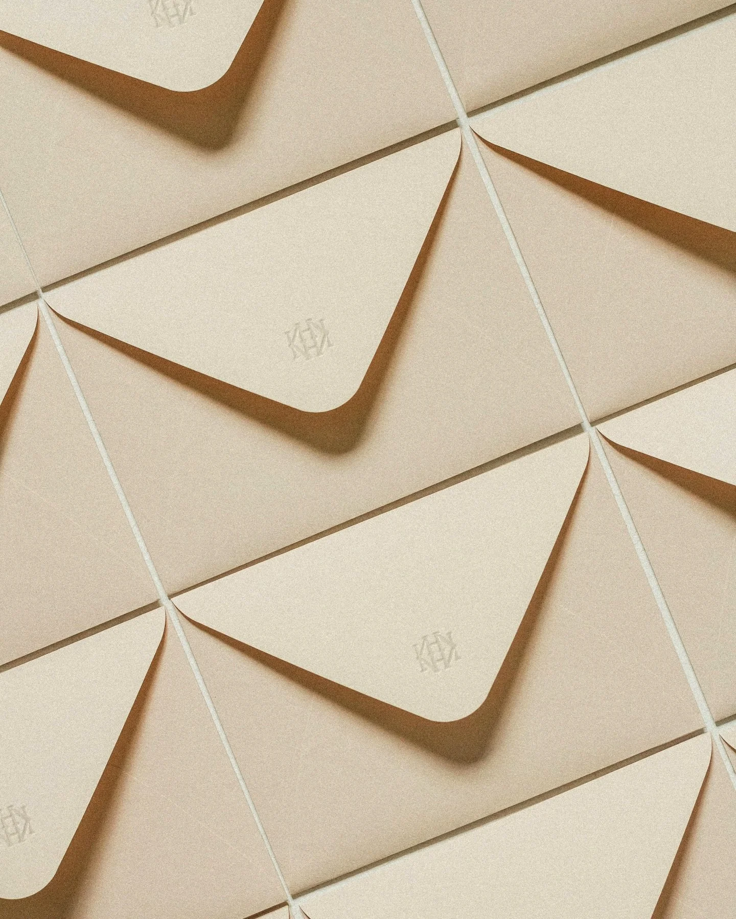 🪡 Pour en d&eacute;coudre | identit&eacute; visuelle

Une identit&eacute; qui s&rsquo;ancre. Qui marque. Qui assume.

___

Ang&eacute;line | Designer de marque
Engag&eacute;e pour la mise en valeur des belles histoires 🌿