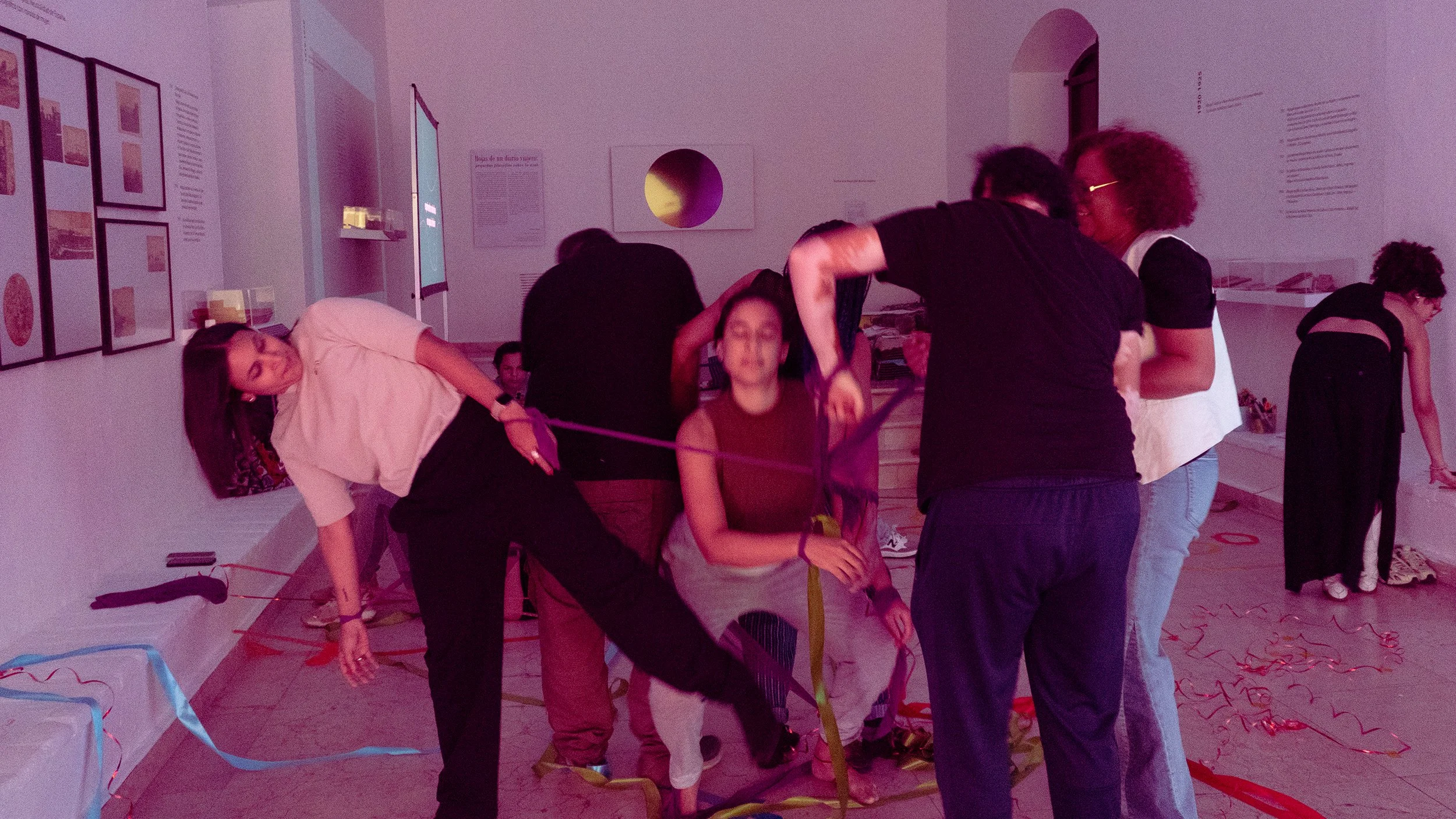 Joint movement experimentation. Photo credit: María Gabriela Ureña