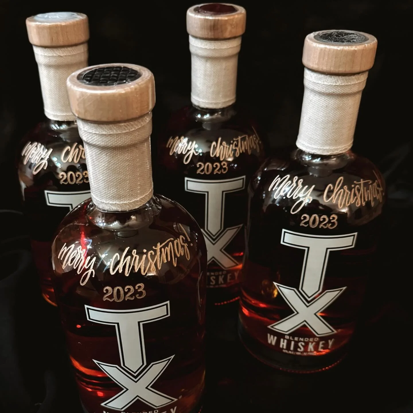 Making spirits bright 🥃🎄

www.bellamybranding.com
#bellamybranding #lubbocklocal #glassengraving #customgift #glassengraved #customliquor