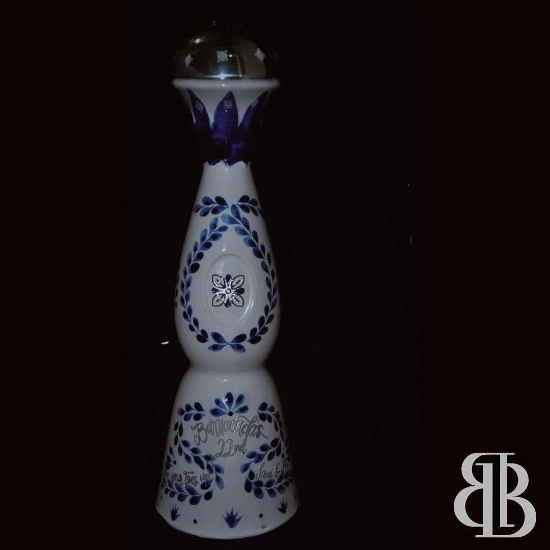 A memory for nights you won&rsquo;t remember🍸

#bellamybranding #glassengraving #customgifts #lubbocklocal