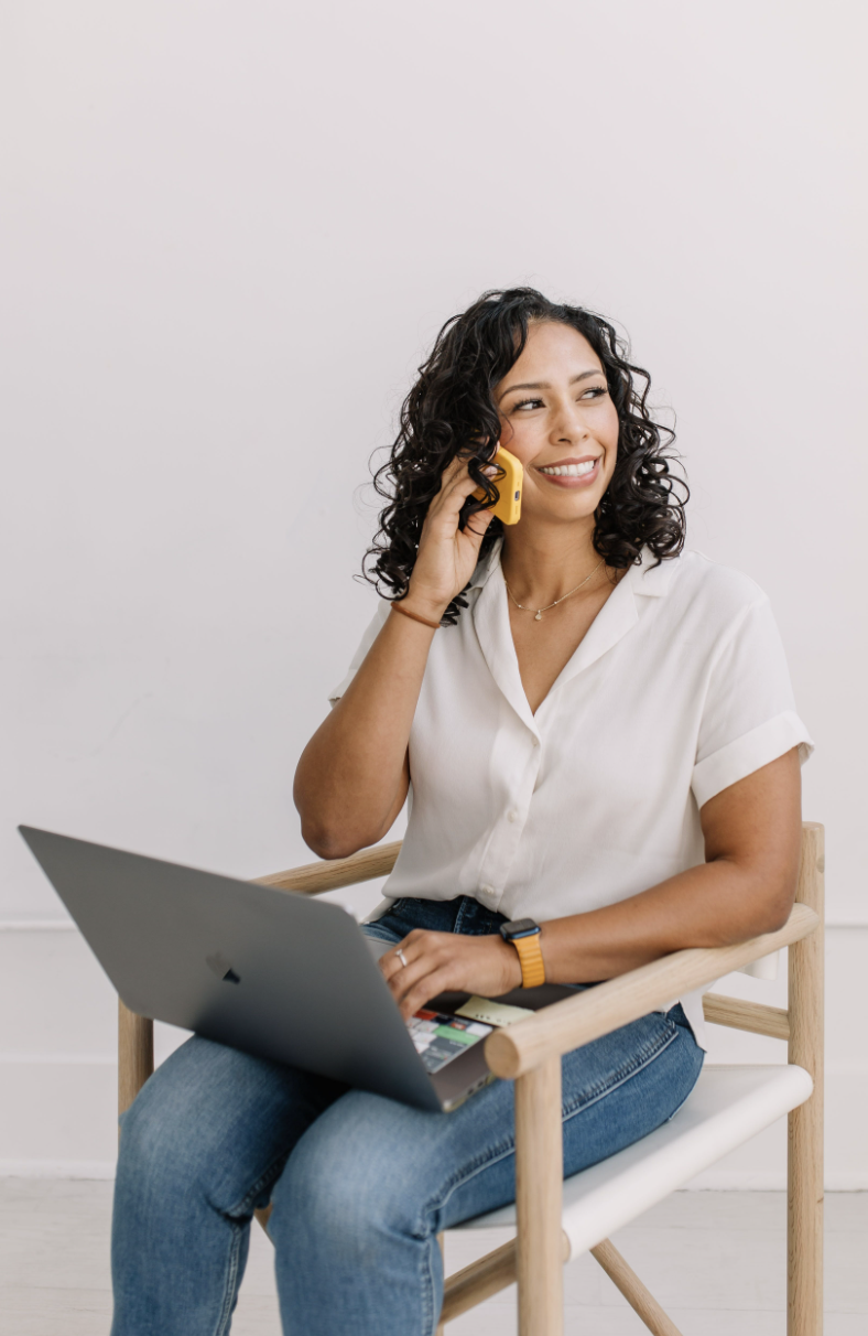 Elizabeth Olivas - Real Estate Guide of 6th Ave Homes - on call with client