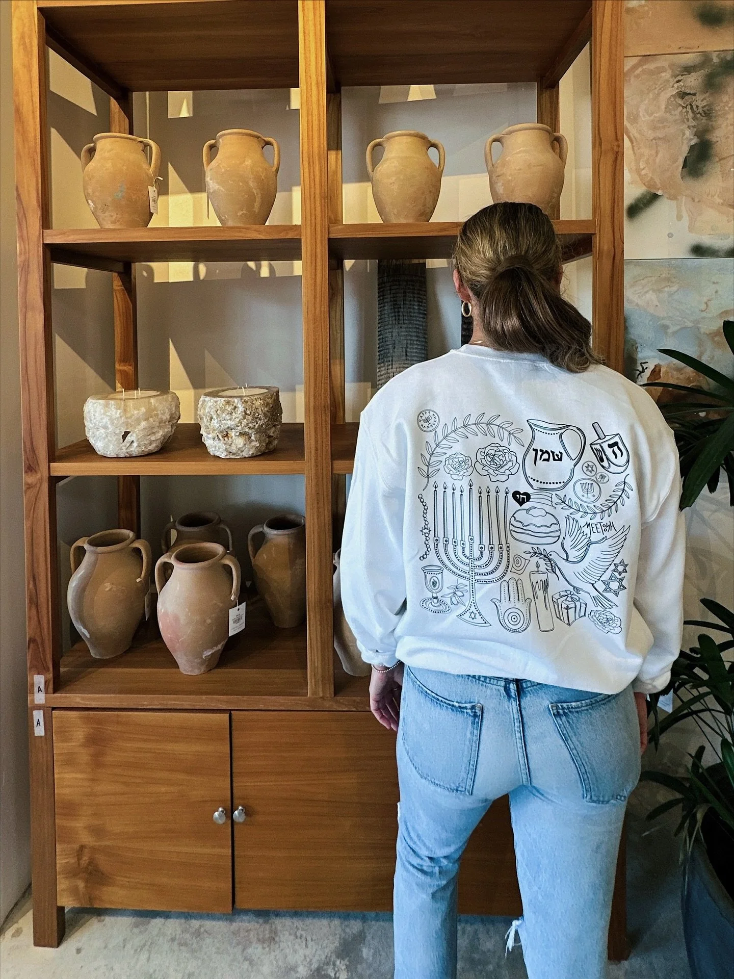 Spinning into the season in our Hanukkah Collab with @meetoosh!

We&rsquo;re lighting up the night at our Hanukkah party right here at @roam.homeware, serving sushi and sake 🥢 

Space is limited, RSVP today! Comment &quot;ROAM&quot; for the RSVP lin