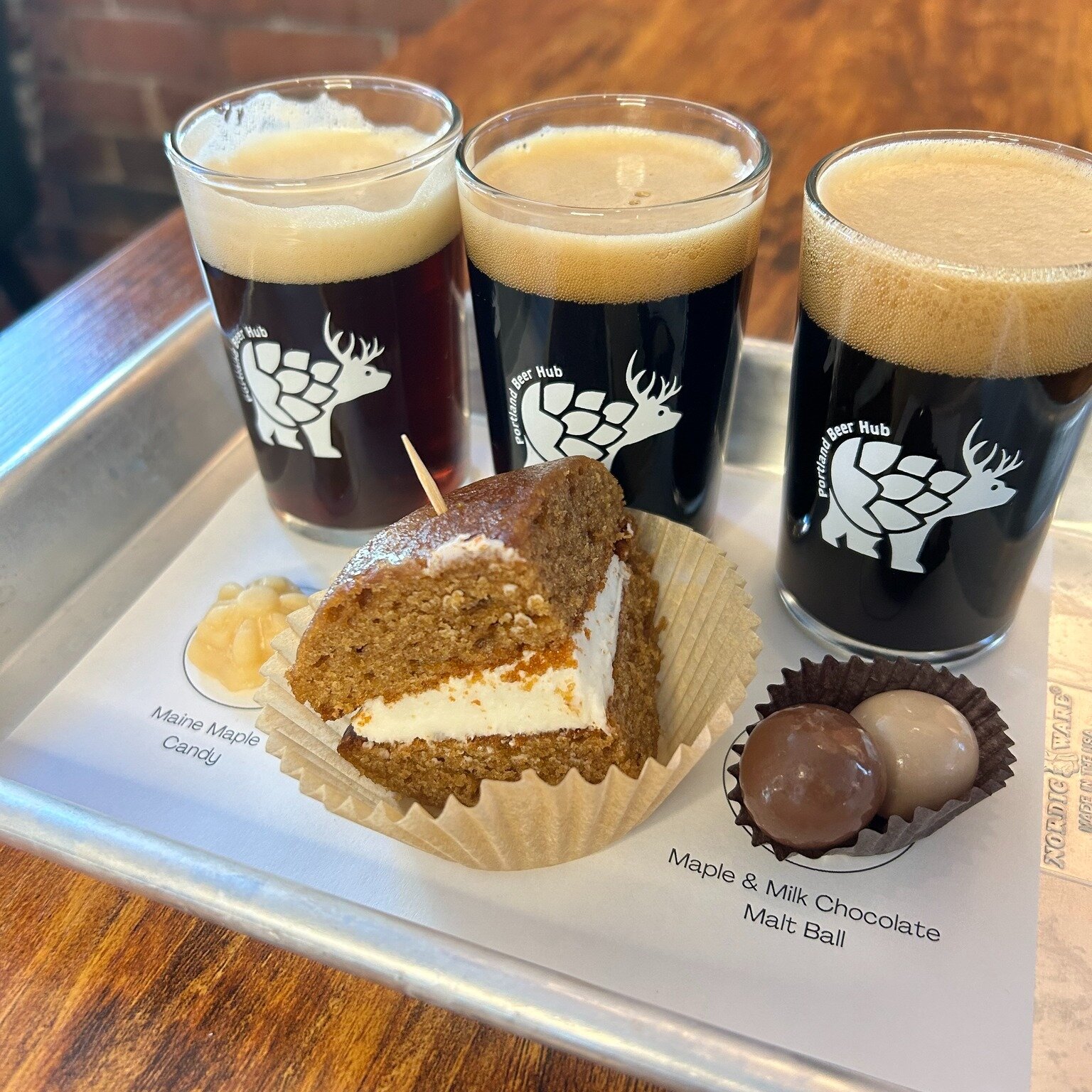 🍁 Who needs pancakes when you can get your maple fix and a beer?! 

Maine Maple Weekend Beer Pairing featuring 👇

🍺 Maine Maple Candy + Sap Haus Smoked Lager from @oxbowbrewingcompany 

🍺 Maple Whoopie Pie + Whoopie Pie Stout from @somebrewingco 