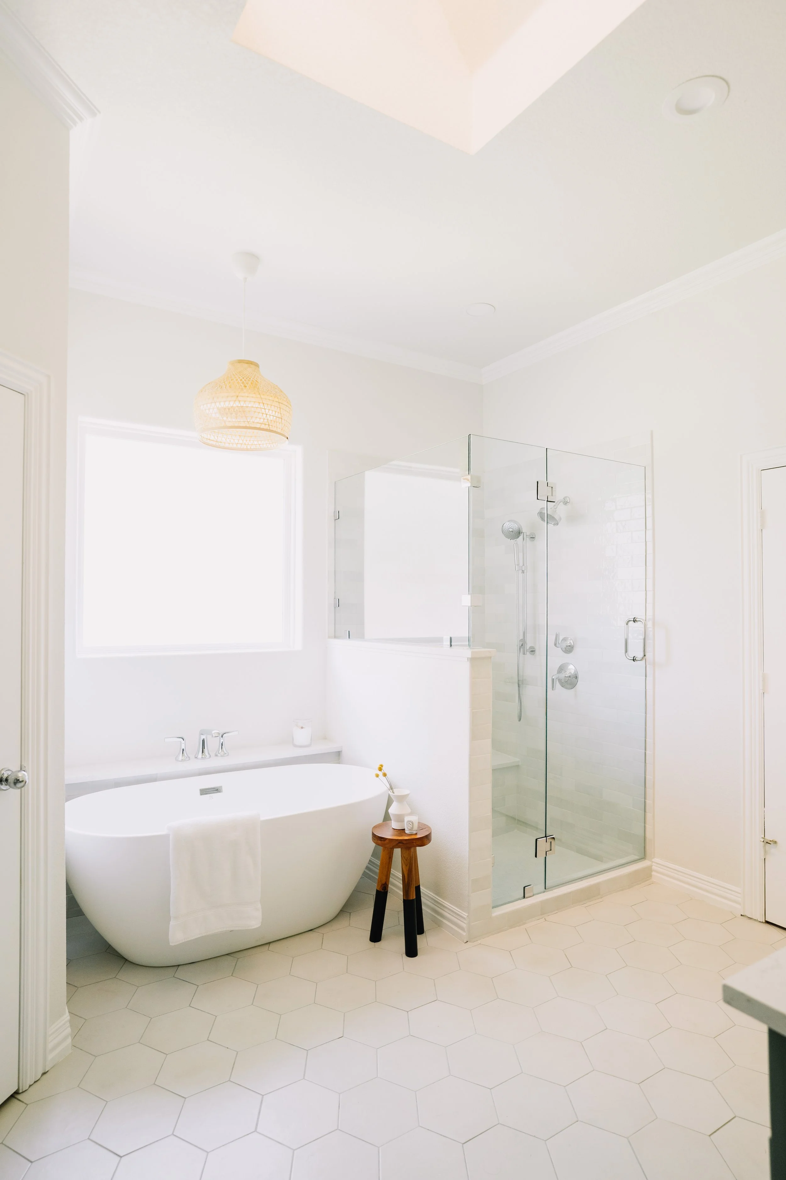 Clean and calm bathroom interior design for home owner at Riverwood, Fort worth, Texas