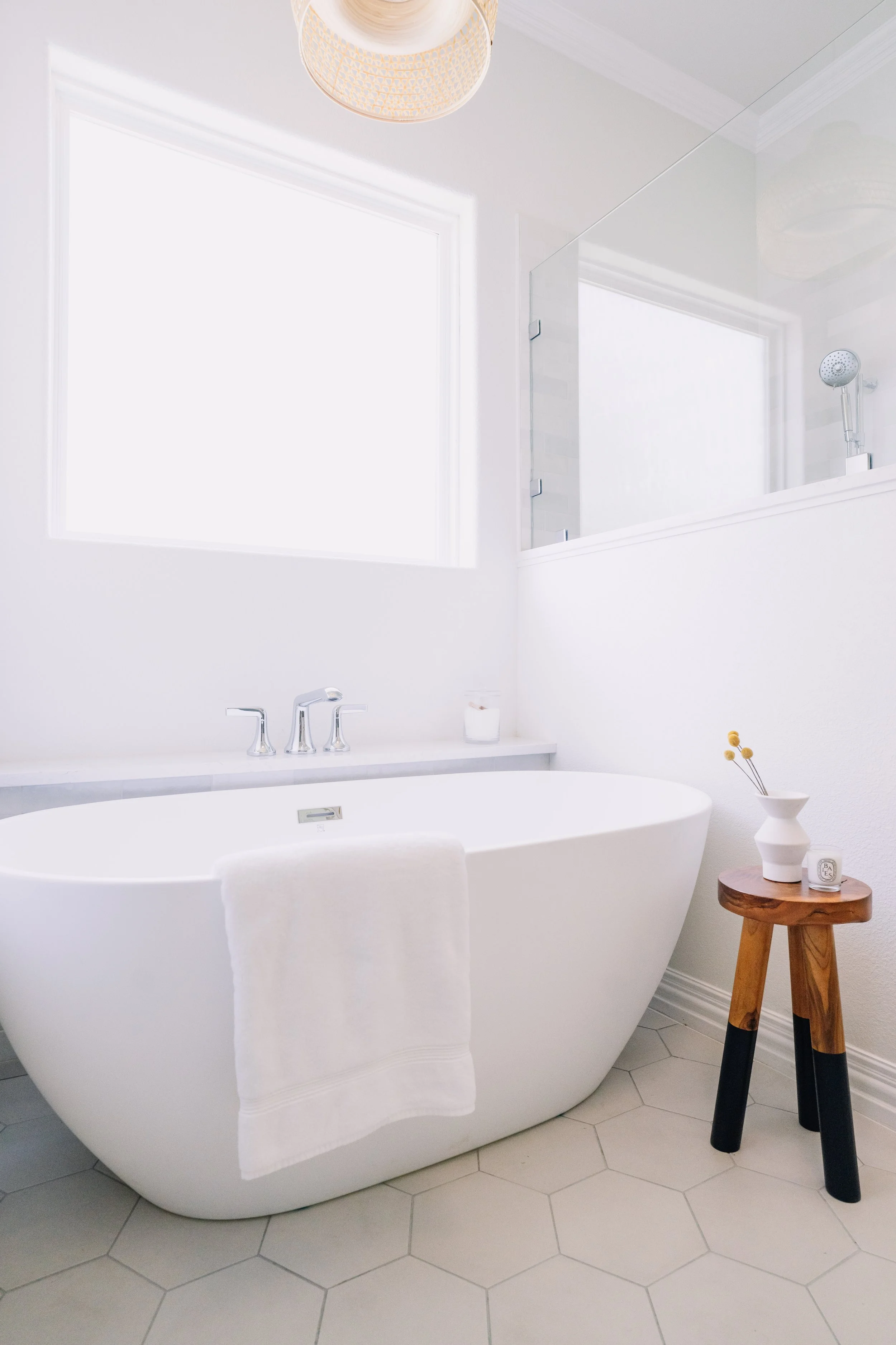 Comfortable and Relaxing bathroom space designed by 6th Ave Homes