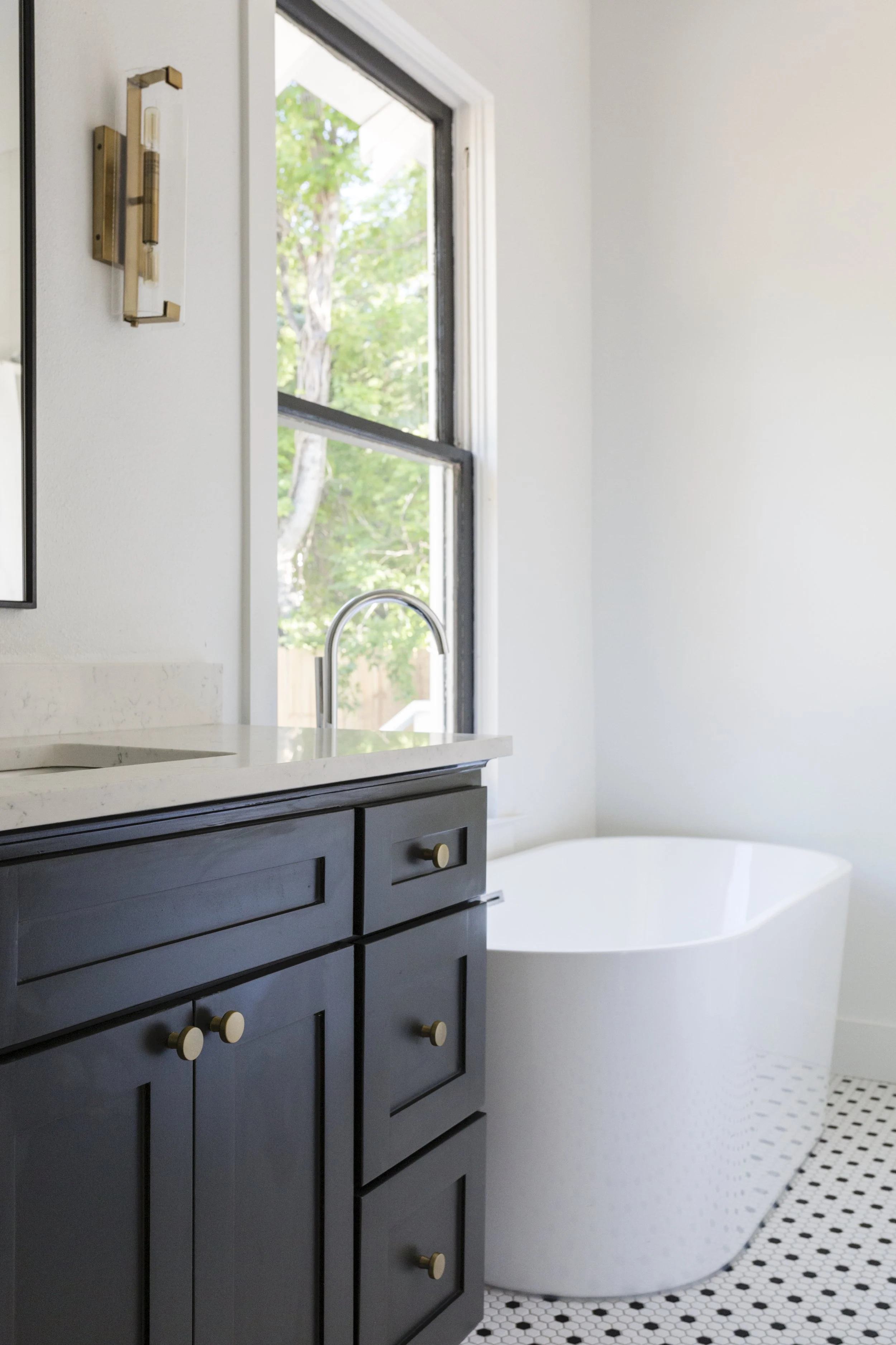 Window side bathtub - Bringing nature inside home by 6th Ave Homes