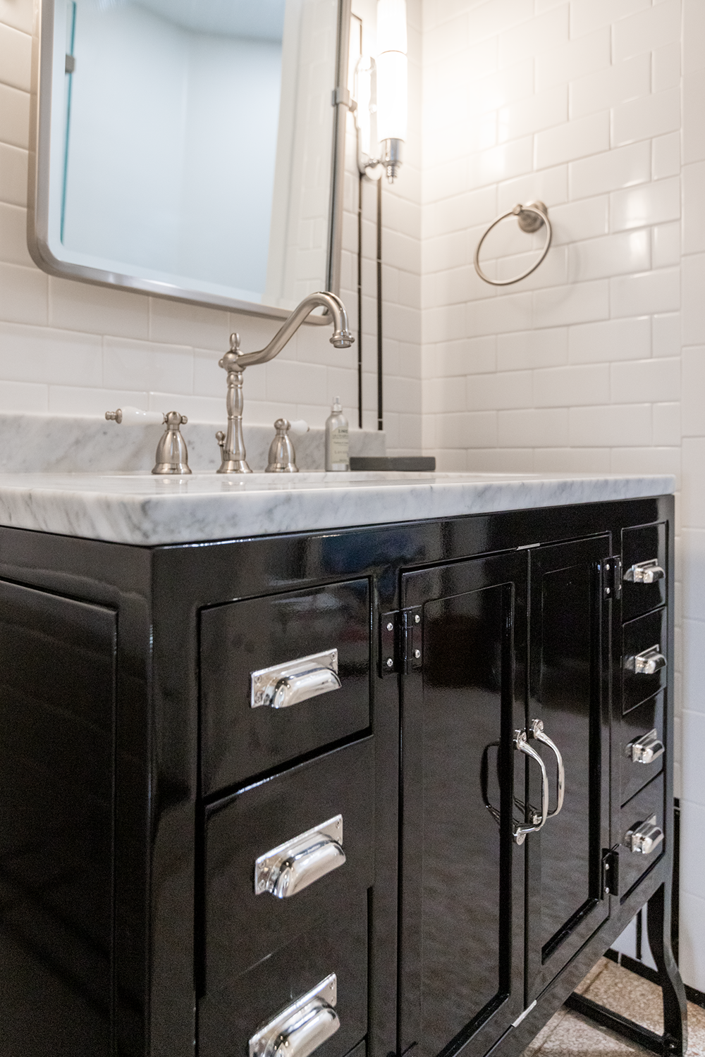 Stylish décor for Lancaster bathroom