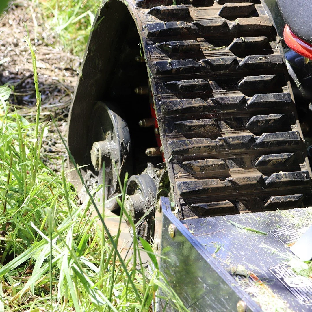 The patented TRX rear torsion axle track system delivers maximum traction for stability and low ground pressure for minimal compaction. All-terrain Tracks follow the contour of the ground and provide a smooth ride, perfectly suited to our rugged Aust