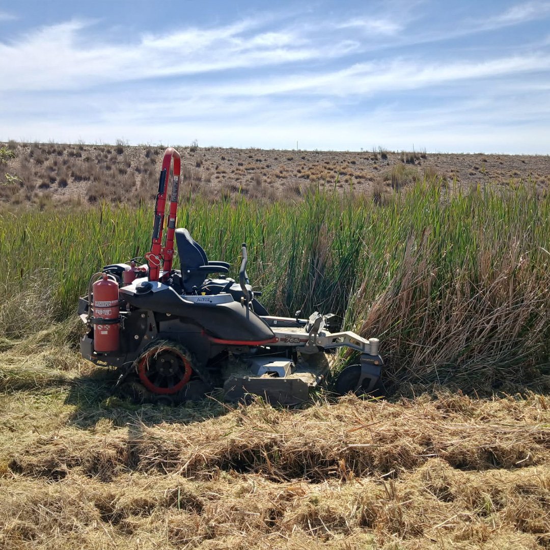 💪 HEAVY-DUTY PERFORMANCE, UNMATCHED RESULTS 💥 When the terrain gets tough, the Altoz tracked mower steps up. Built to power through thick grass and challenging conditions with ease, this machine delivers precision, durability, and professional-grad