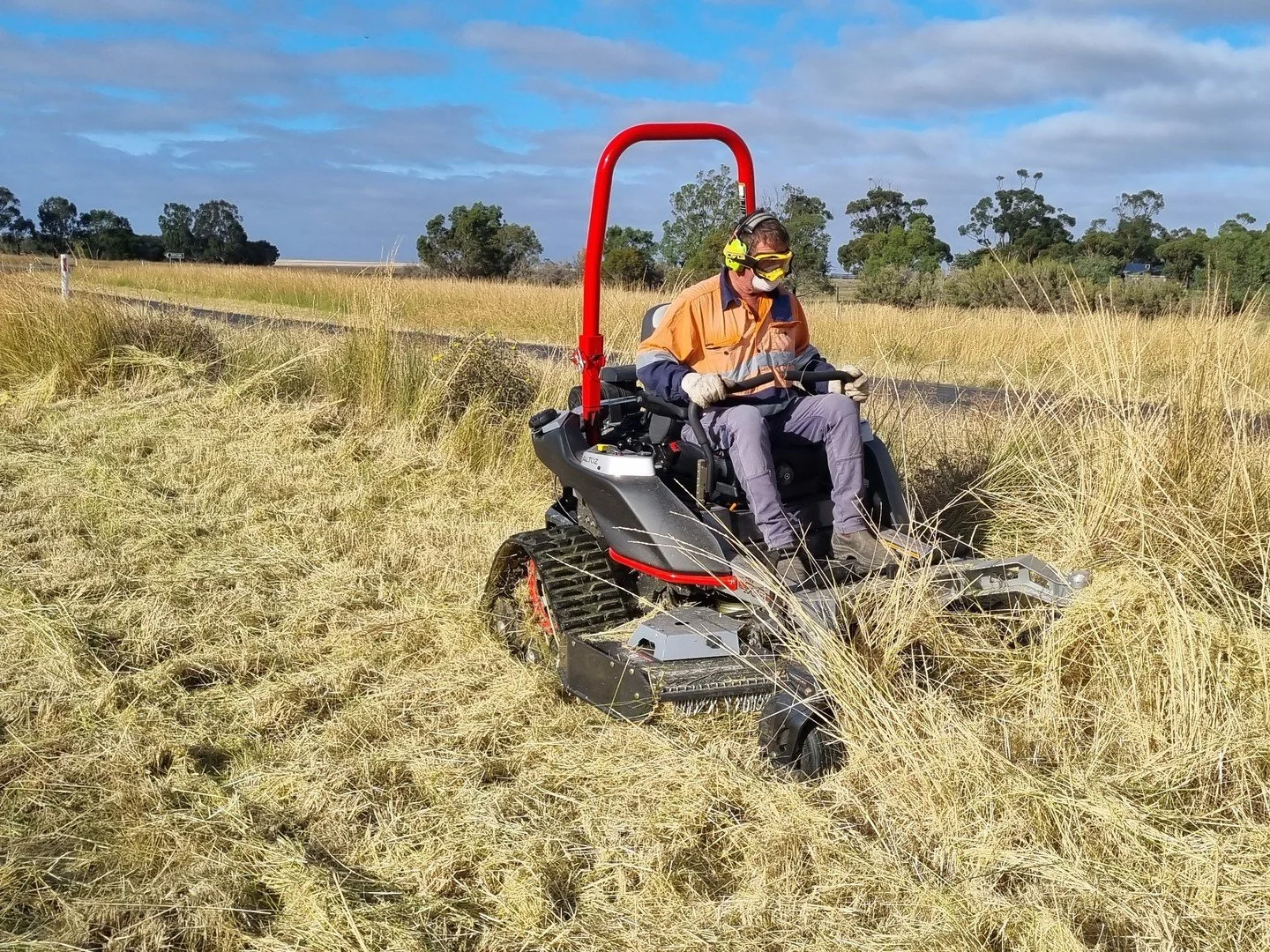 Altoz is engineered for commercial operators who spend hours on the machine. The tracked system and rear torsion axle don&rsquo;t just improve stability &mdash; they smooth out the ride, reduce vibration, and keep you in control across rough, uneven 
