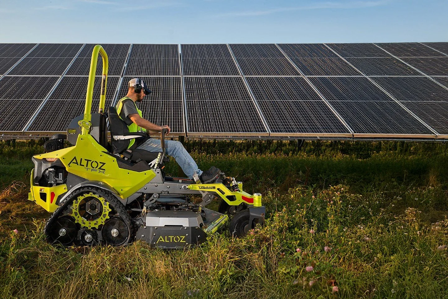 Meet the all-new Altoz TFX 766i -  soon to land on Australian soil 🔥

Built for commercial operators who demand more from their equipment, the TFX 766i takes Altoz&rsquo;s industry-leading tracked zero-turn technology and packages it into a tighter,