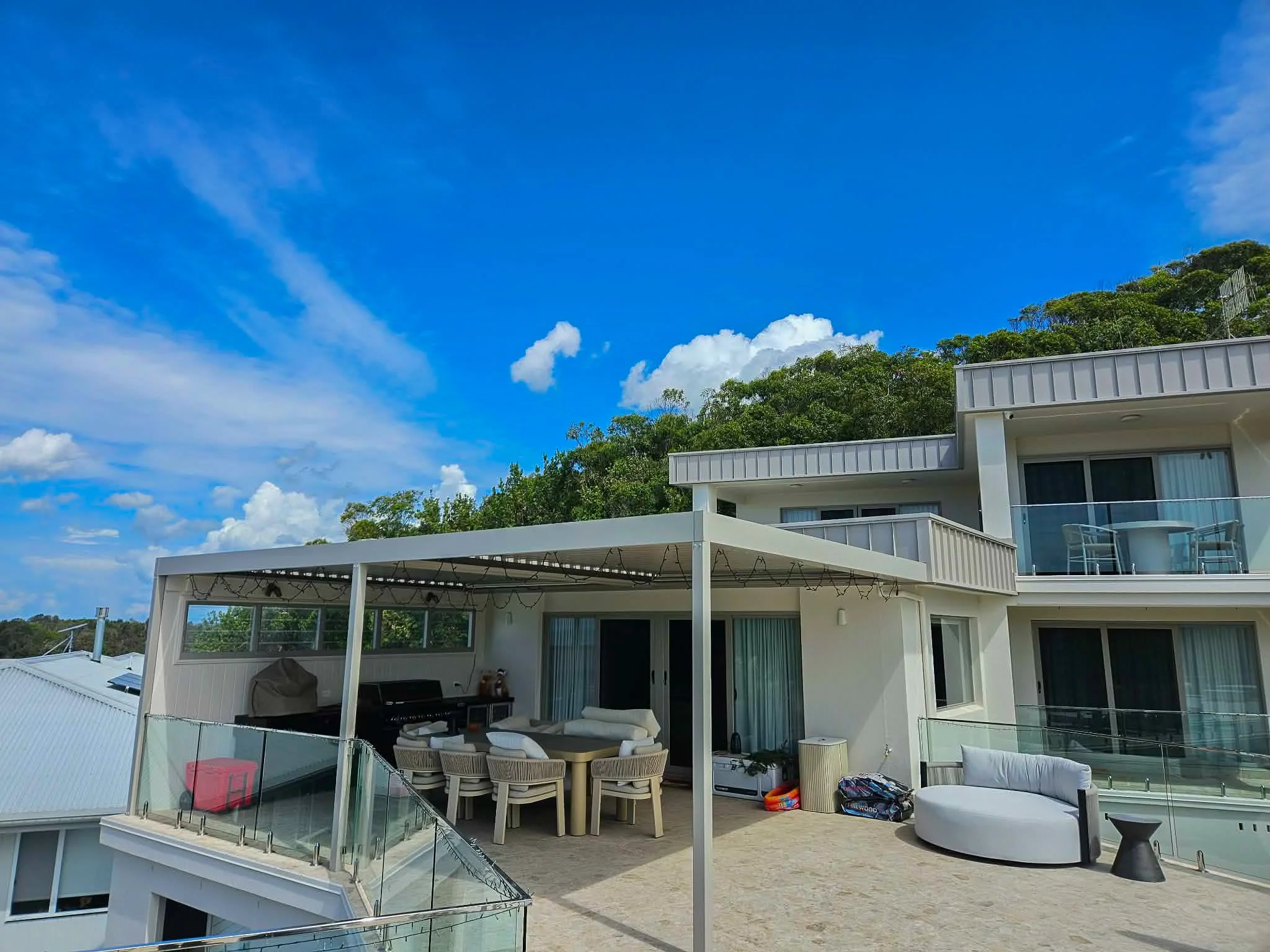 Outdoor living and home security, all with one trusted team 😎🔒

We built this custom opening roof for our clients some time ago, and have now returned to install Crimsafe security screens throughout the whole house. 

The result is a home that feel