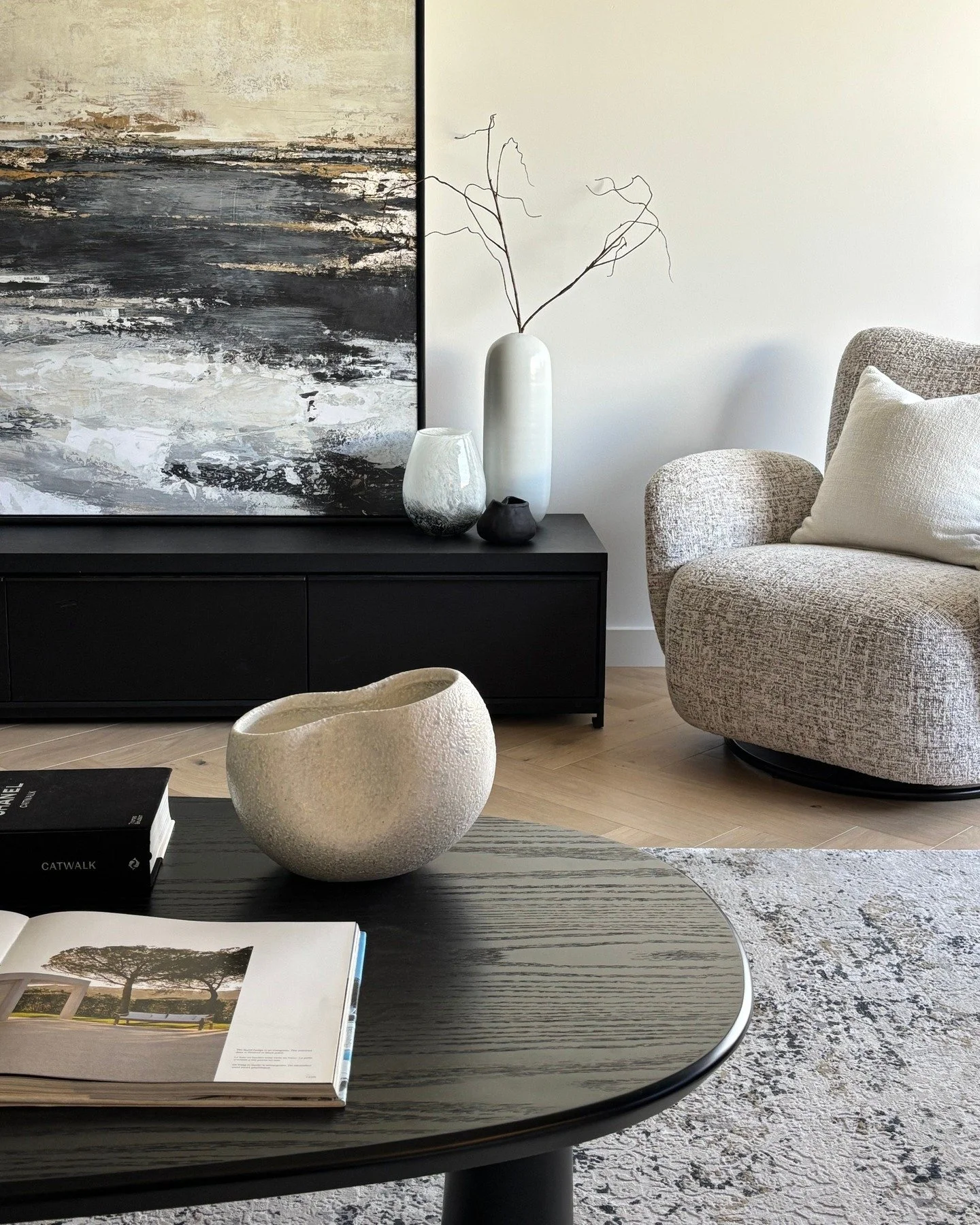 This is what refined living looks like!

Thoughtfully styled, effortlessly elevated. If you're ready to transform your space, we're ready to make it happen.