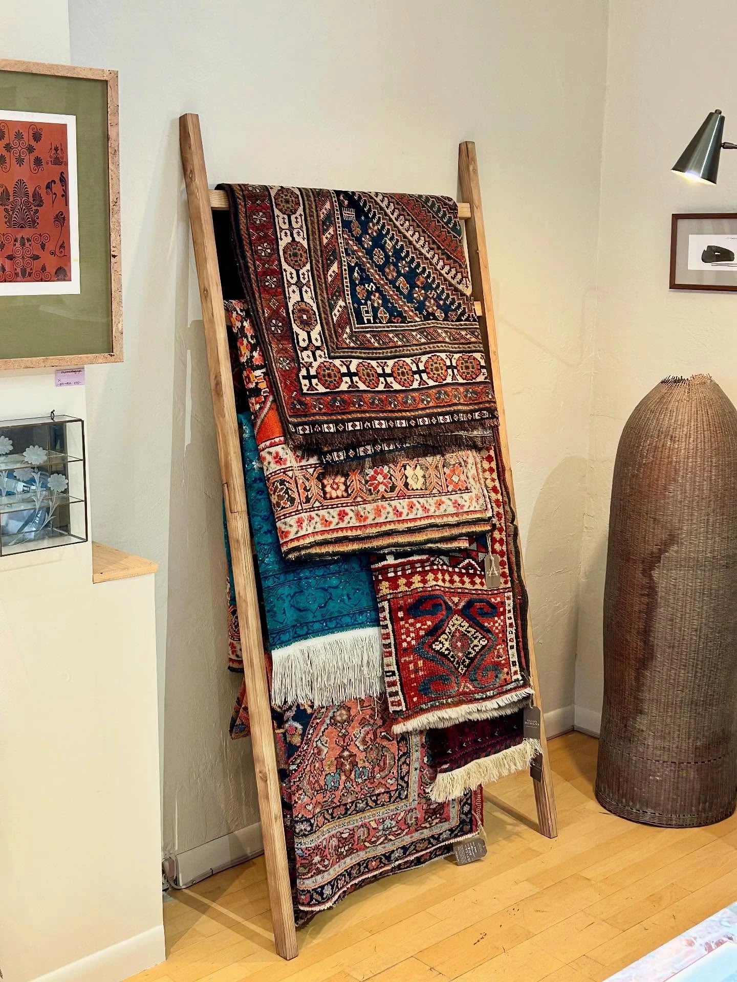 Newest gem to the neyb is the dreamiest, most thoughtfully curated shop in SLC. We love you @marashopstudio ! Honored to have our rugs amongst such inspired and artful company 💫

#shoplocalslc #slcutah #vintagehome #vintagerugshop #sodomino #rugsofi