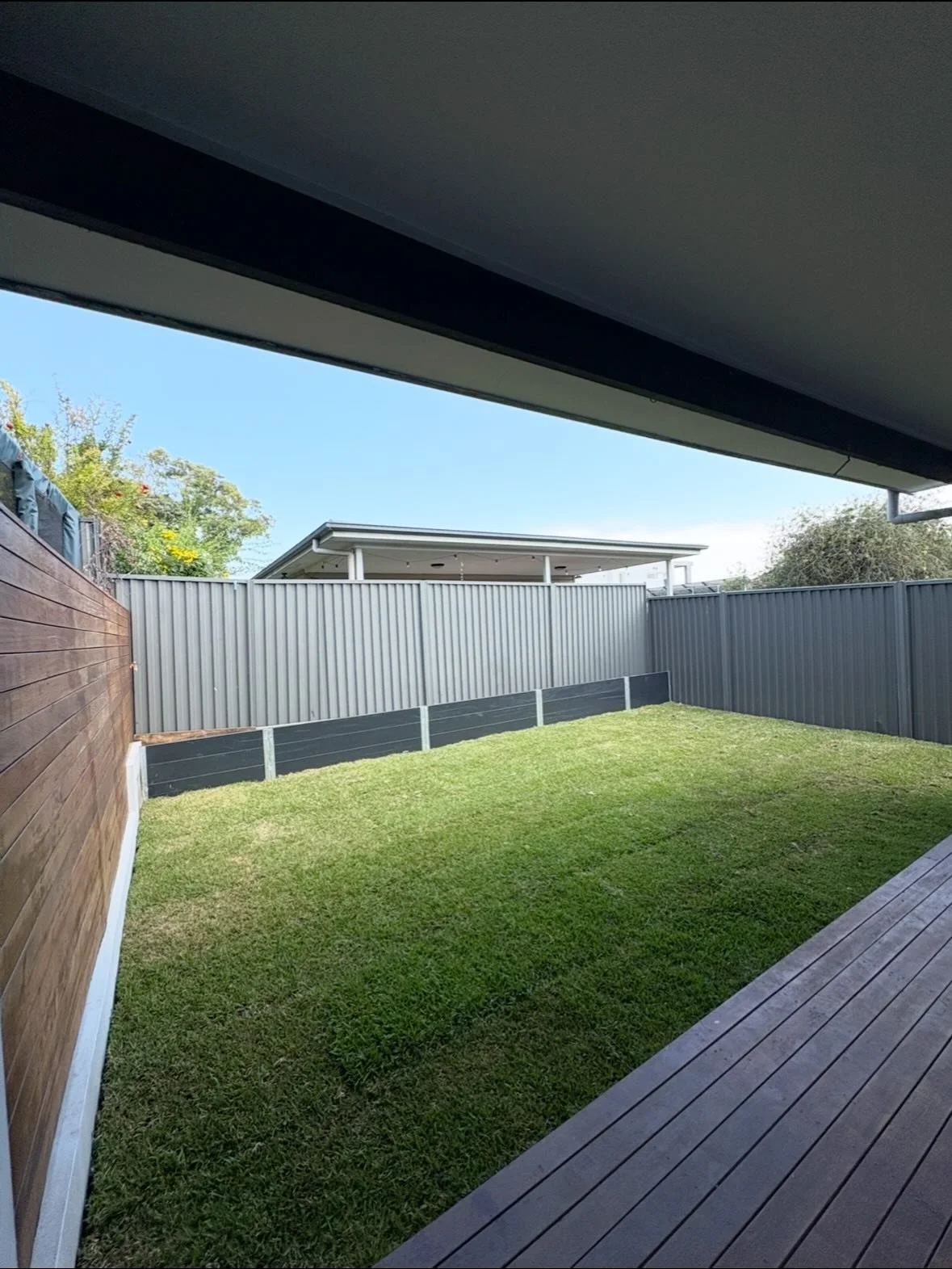 Out with the old, in with the new.

At our recent project in Chifley, we replaced an outdated brick retaining wall and tired turf with a brand-new retaining wall and fresh turf &mdash; creating more usable space and a cleaner, modern look for the cli