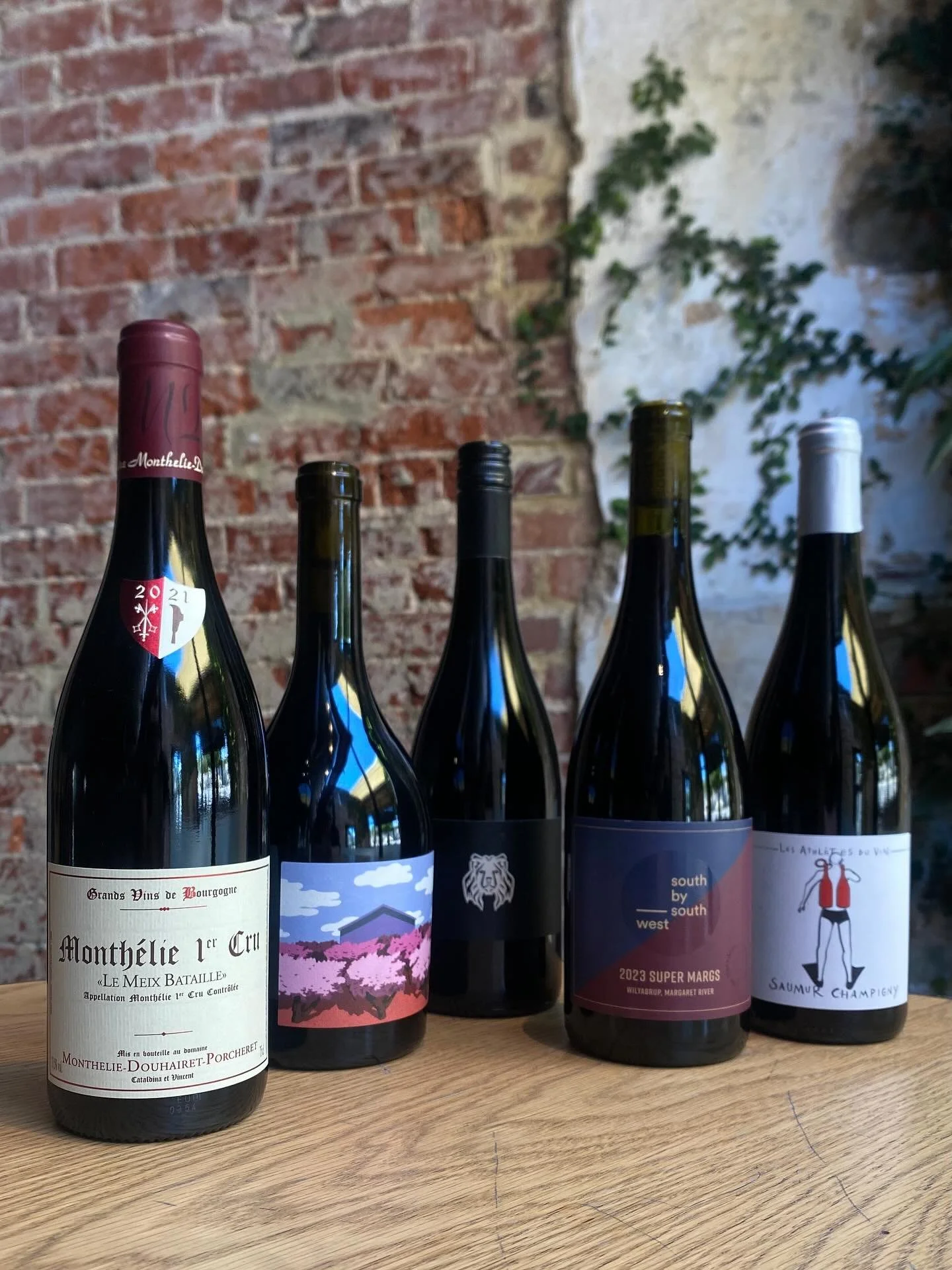 🌞 🐝  What a day&hellip; What a MONDAY&hellip;.

You know what we do at @beskbar every Monday by now..
all of our wonderful bottles in the shop can be consumed on-site for their take-away prices. That means there are some serious steals to get your 