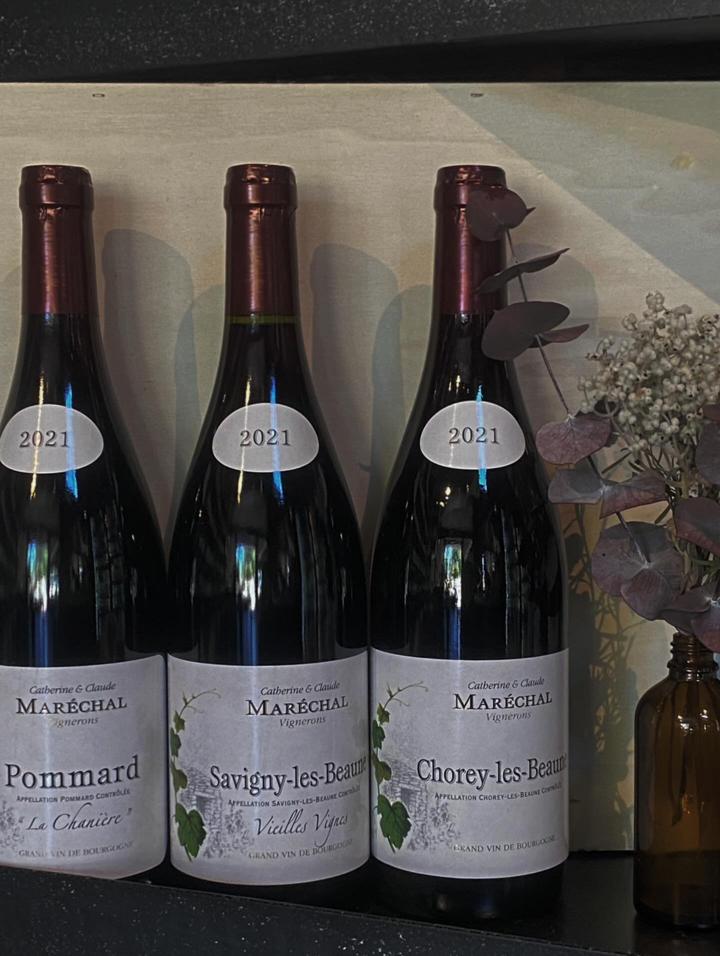 Three Pinots from @domaine_marechal

Pure red fruit, an influence of earth and that precise lift in the finish &mdash; quietly addictive Burgundy here. Something special this Sunday.