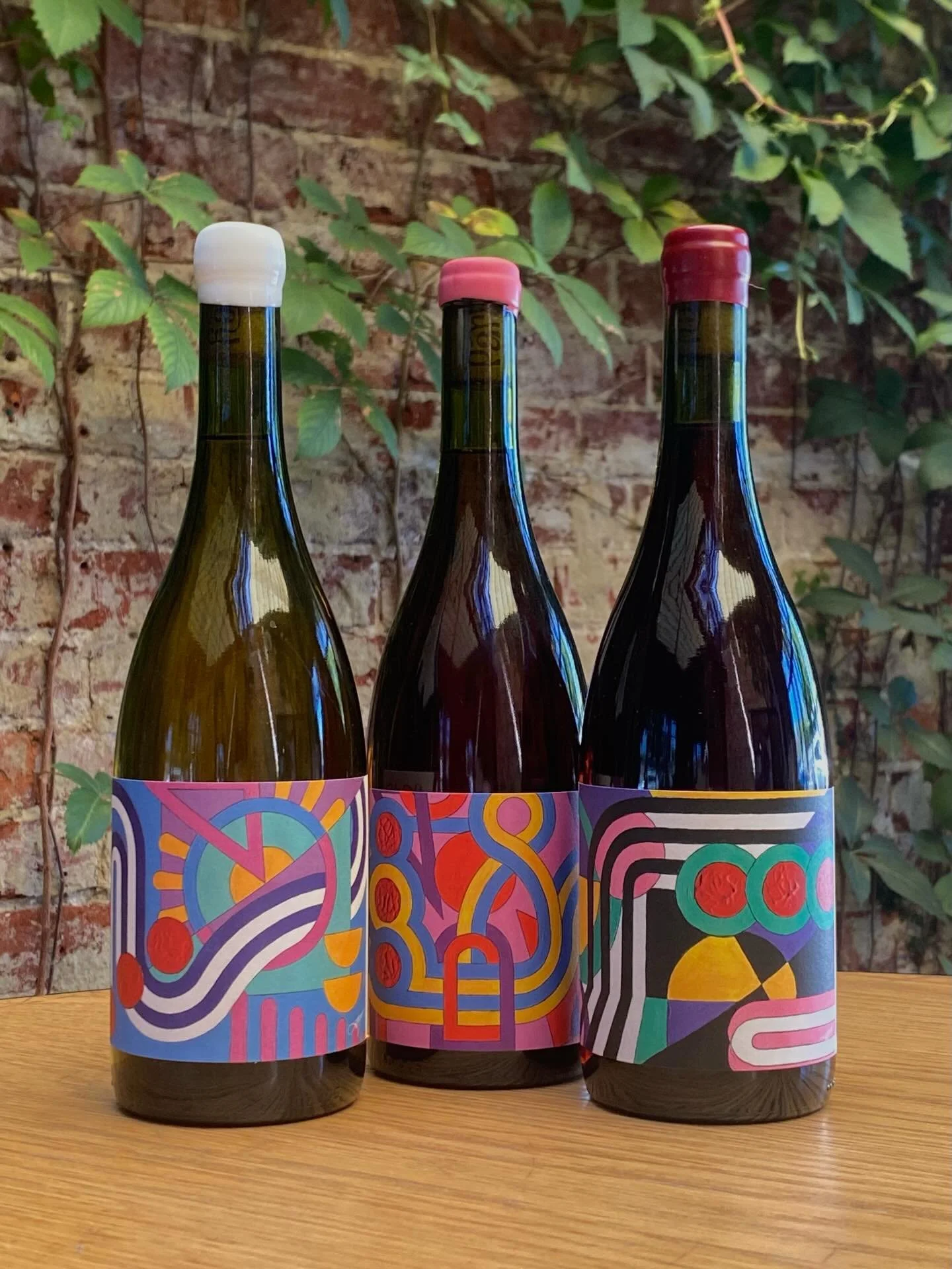 A few of the wines our friend Jackson from @onda.perth will be showing THIS SUNDAY

@parleywine 
Skinsy Sauvignon Blanc, quenching crispy Ros&eacute; and a crunchy chilled red!

@dearzahrawine 
Classic crowd pleasers Pinot Noir and Chardonnay

&amp; 
