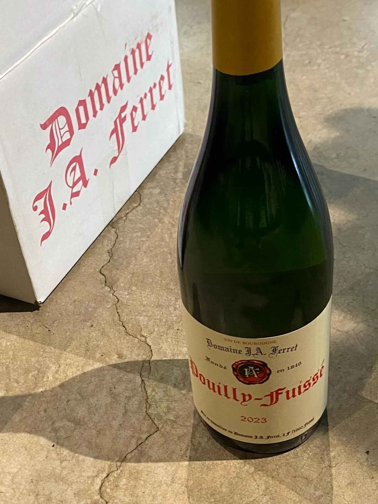Every Monday at @beskbar is Drink-Ins at their Take-Away prices!

What a time to drop by and snag a deal 😏
Drink quality wines on a weeknight at outrageously sharp prices, like this little Pouilly-Fuisse from Domaine Ferret in the heart of the Macon