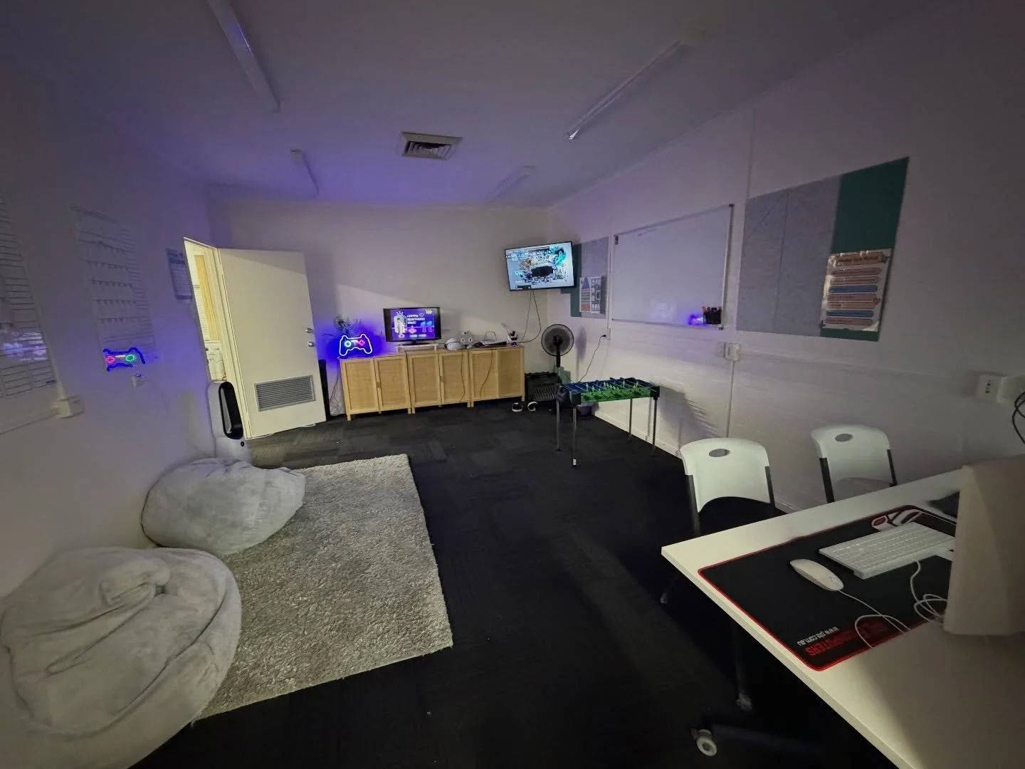 Did you know you can hire out our beautiful multipurpose full rooms on a regular or casual basis? 

Our rooms are designed to support:

&bull; therapy and support sessions
&bull; collaborative play and learning
&bull; meetings and planning
&bull; com