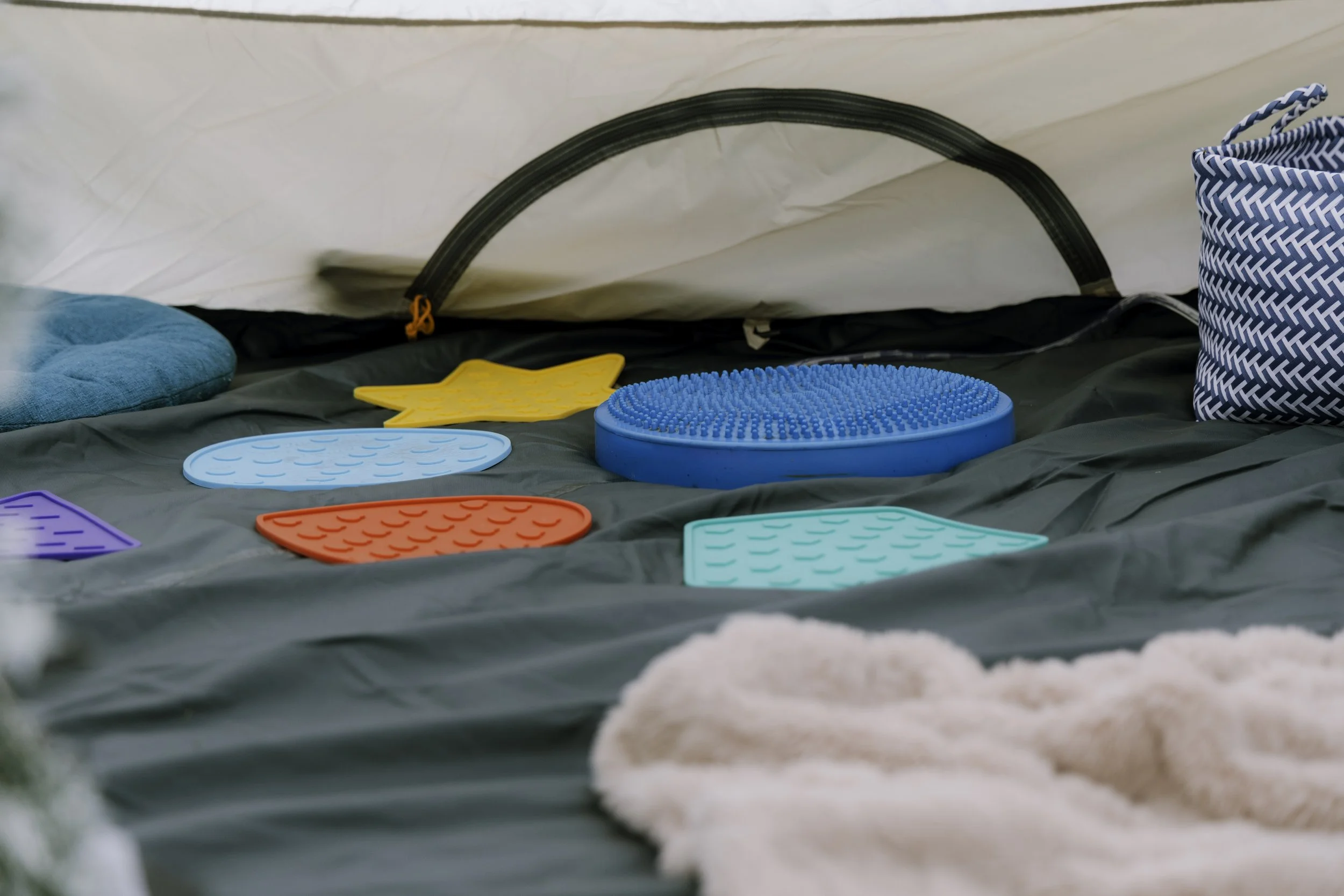 JPEG Sensory Tent Winter Market-9516.jpg