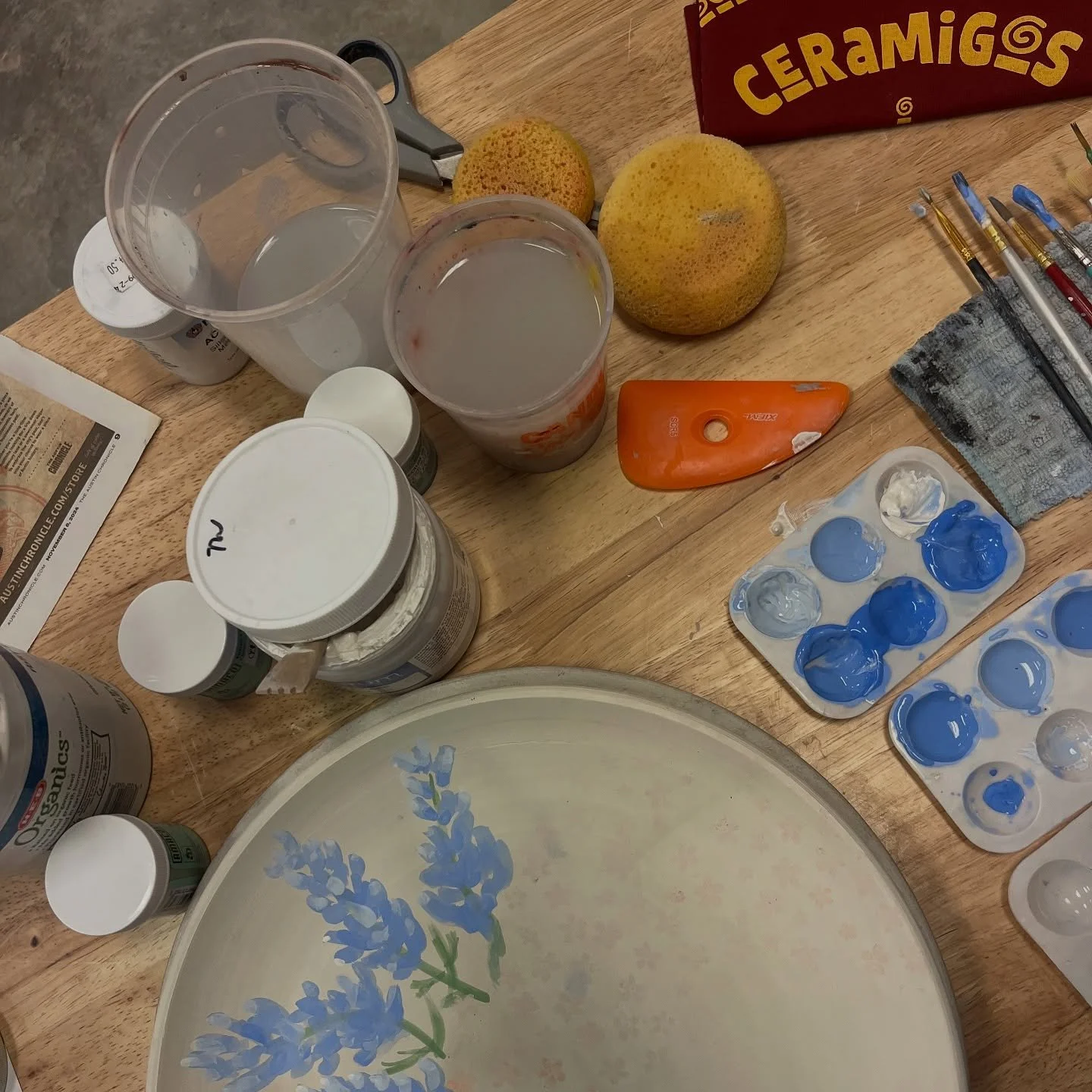 Working on my first official project as a resident artist at @ceramigos_austin ✨🏺

This custom platter celebrates 35 years of friendship between sister cities Austin, Texas and Oita, Japan!

It only felt right to decorate it with cherry blossoms and