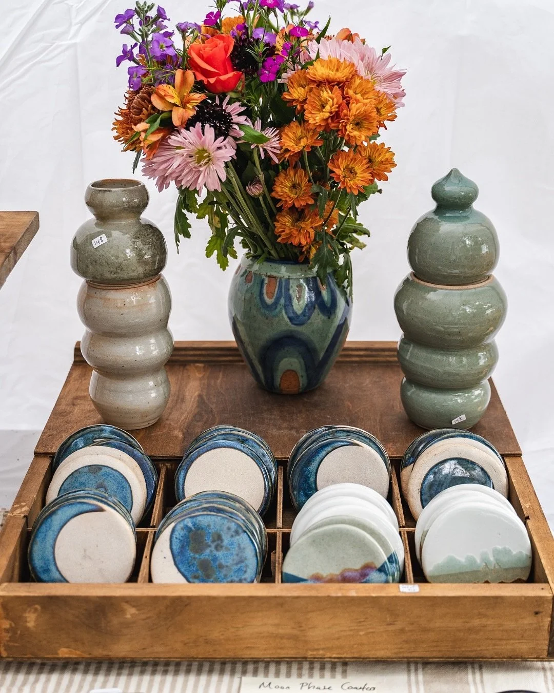 Get your walking shoes and join us for the Travis Heights Art Trail! 🏡📍

We&rsquo;ll be set up at Stop #6 (1810 Alta Vista Ave) on November 1st &amp; 2nd from 11am&mdash;5pm with an amazing group of ceramicists!

Come hang out, shop handmade, and s