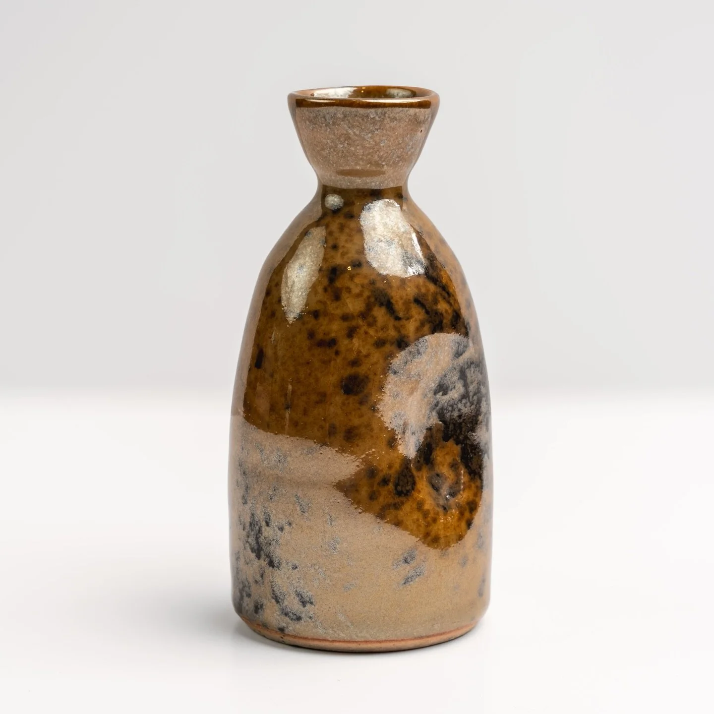 Happy Friday, everyone 🍶💙

Here&rsquo;s to a weekend with a bit of rest, lots of fun, and maybe a sip (or two) of something delicious.

&mdash;
#sak&eacute; #sakelover #sakeset #ceramicset