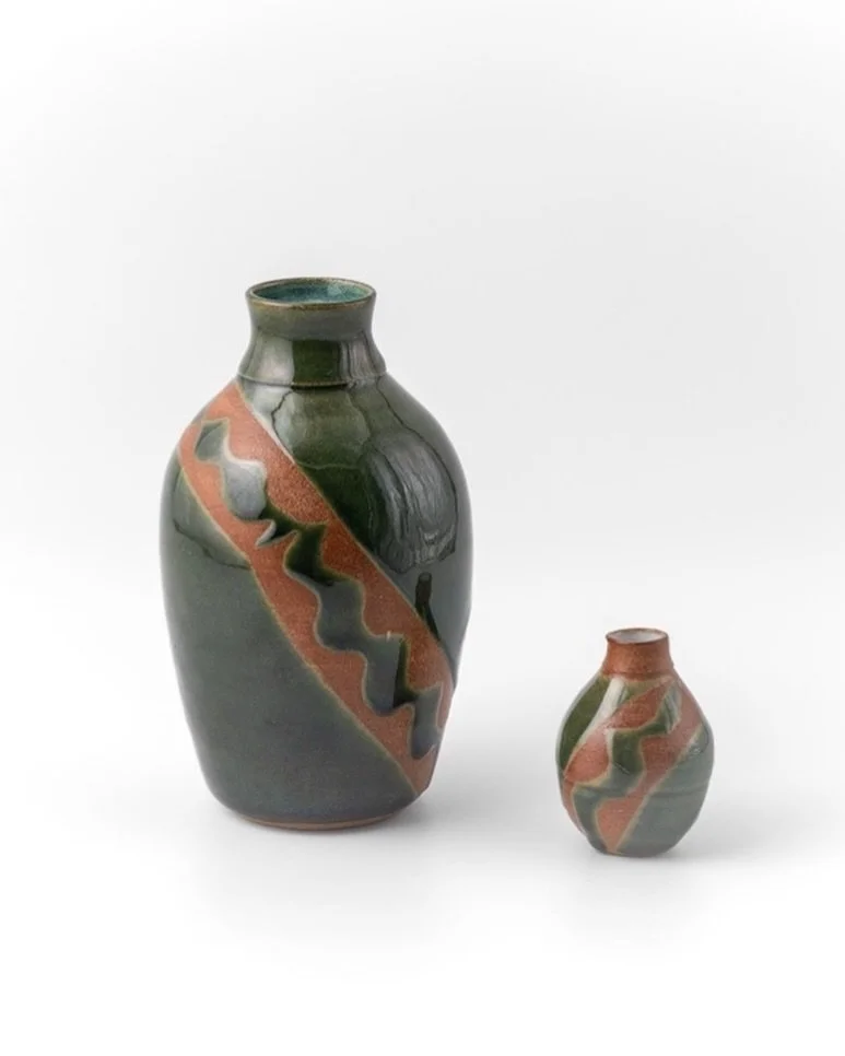 When you&rsquo;re matching with your best friend 👯&zwj;♀️🏺

These vinyl resist glazed vases are ready for spring flowers!

📸: @kieranreevesphotography 

&mdash;
#vinylresist #vases #ceramicart #texasspring #austintexas