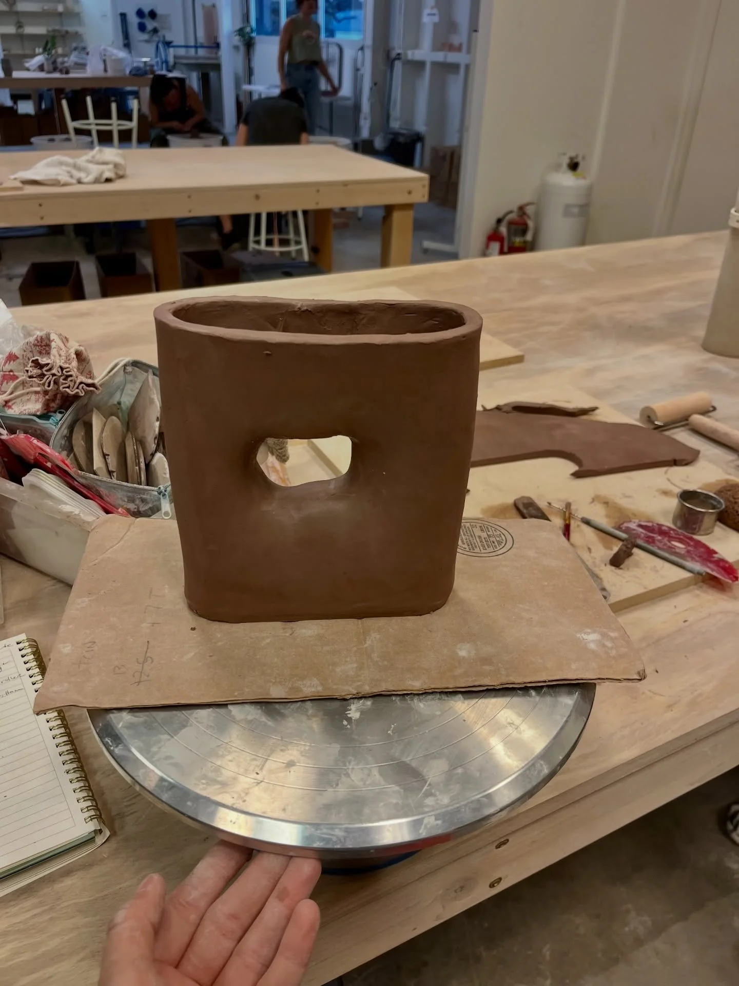 Having fun in the studio turning a vase into a Cheeze-It (the best snack ever!)🧀💐

Grab your favorite snack and enjoy a cozy weekend!

&mdash;
#ceramicsculpture #ceramicartist #cheezeits #snacktime #austintexas