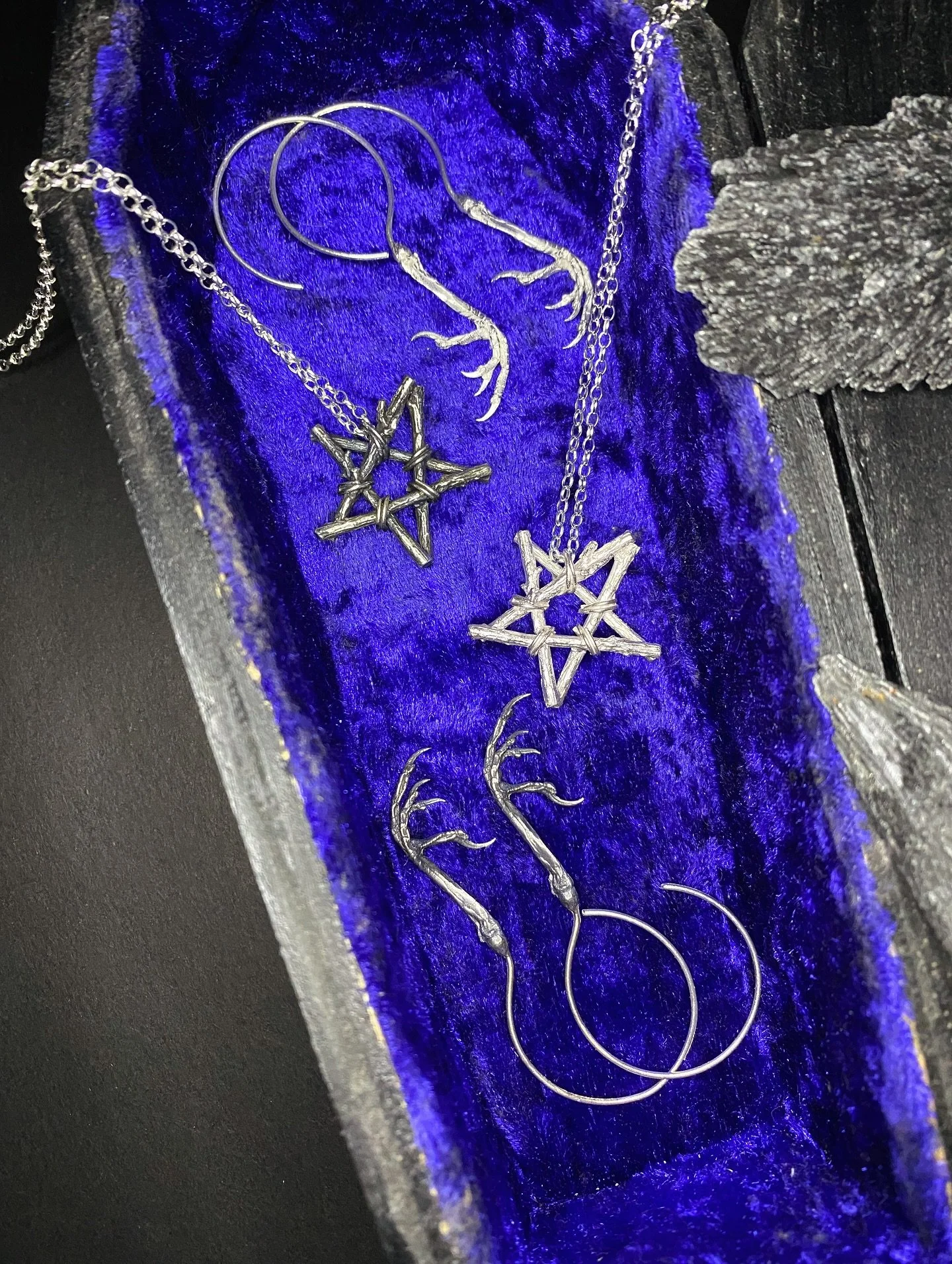 $5 raffle for Orange Sky π§‘
Orange Sky provides laundry services and hot showers for people without access through housing.
Prize will be your choice of either a pair of sparrow hoops or a forest pentagram pendant, in sterling silver, in the finish