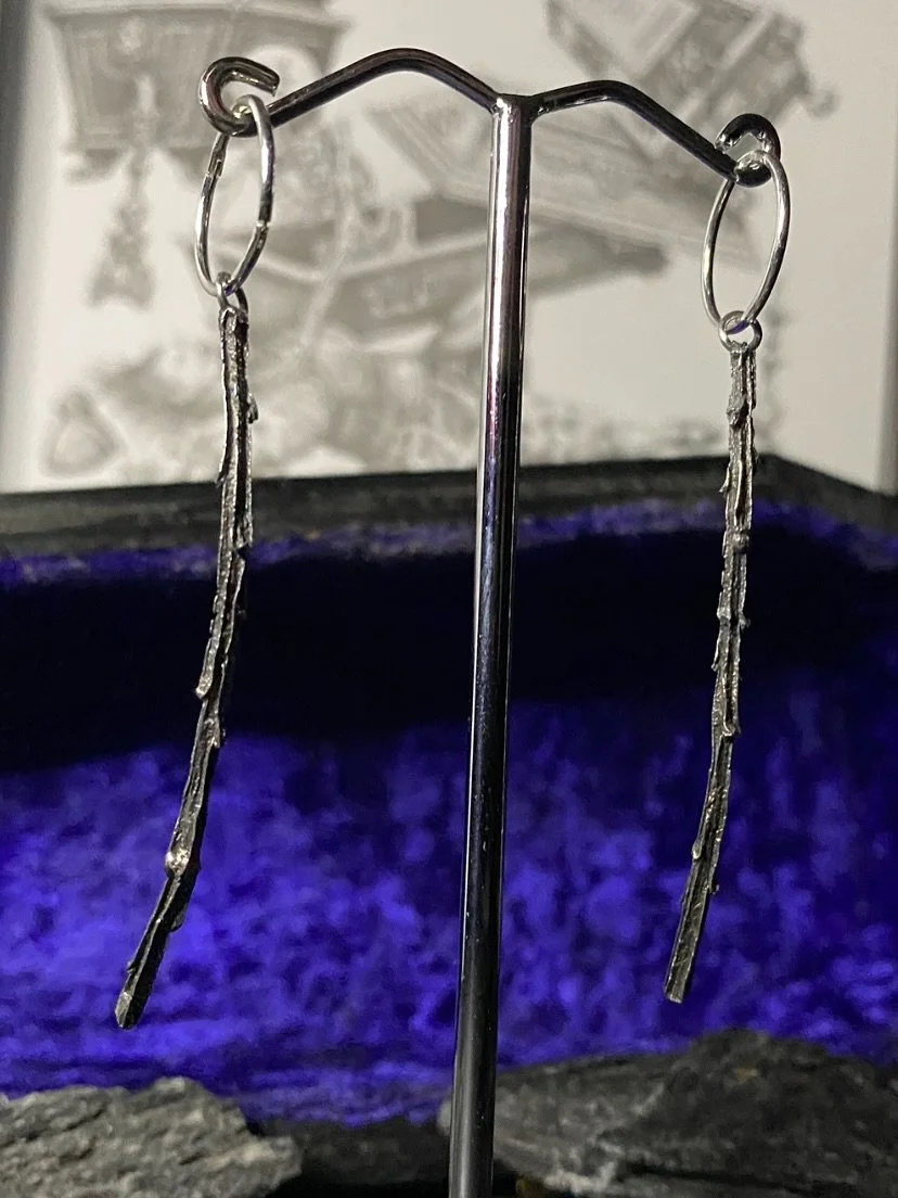 Blackberry twigs cut from a dormant bramble in midwinter, cast in sterling silver. Winter decay gives them a distinct withered texture as these brambles wait for warmer weather to resume growth.
Blackberry bushes are interesting for the enormous and