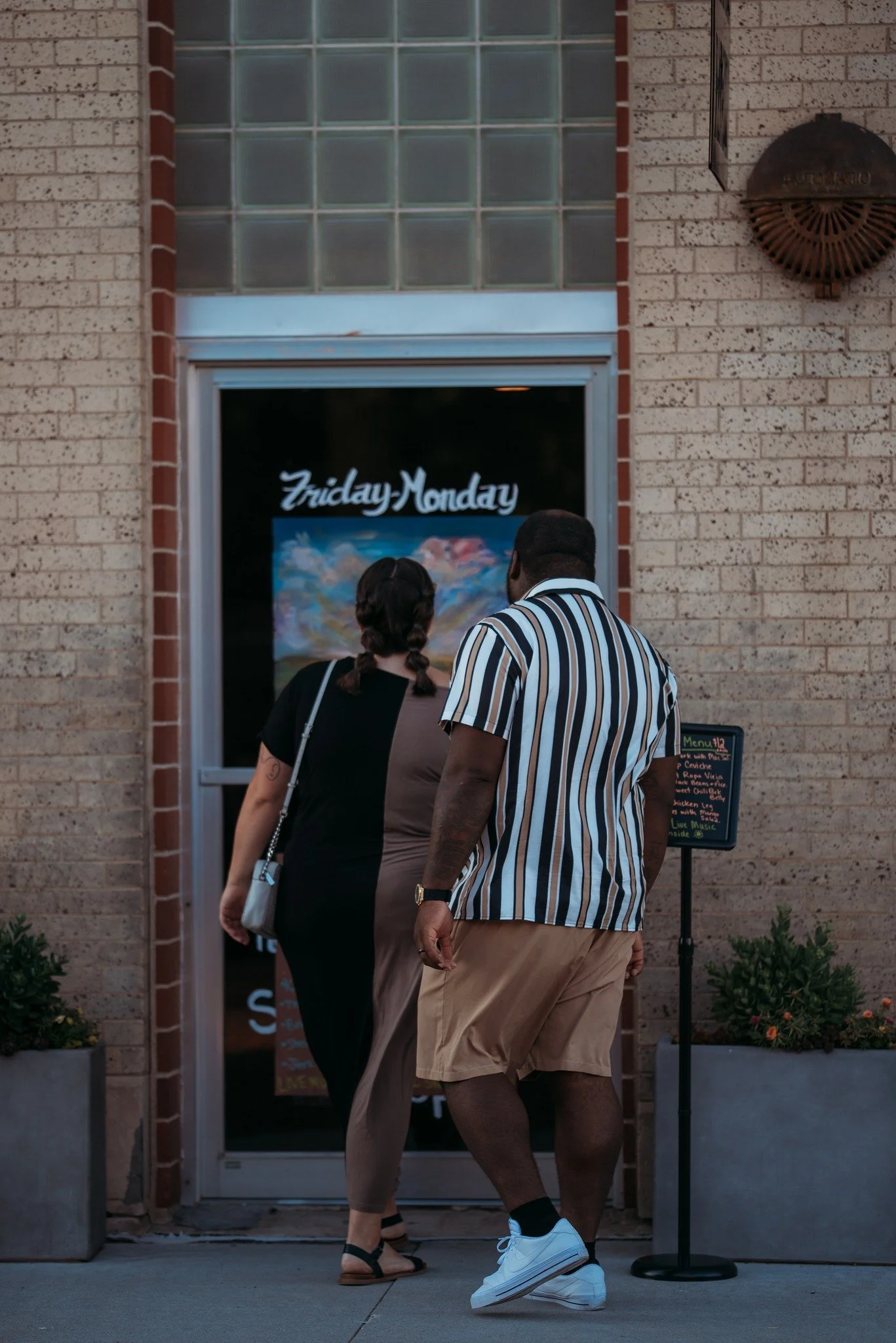 Happy Valentine&rsquo;s Day to all you cute couples out there. ❤️
Thanks for making us part of your date night plans.

🔥 Burnt Ends &amp; regular bbq &mdash; available all day, 11AM&ndash;7PM

Starting at 4PM (until sell out):
&bull; Wood-Grilled Bi