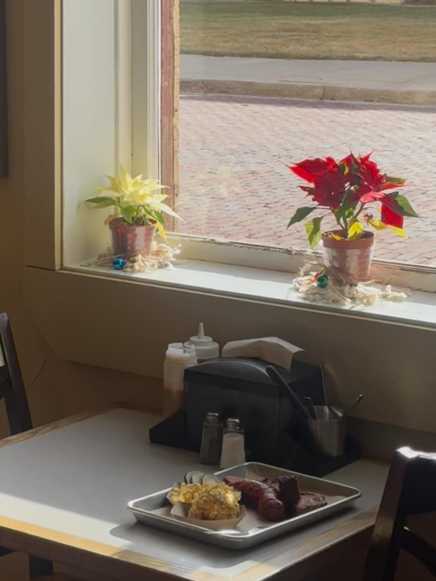 Last day until March ☀️
Come see us 11-3 (or sell out) 

Pictured: 3 meat plate &amp; our December flowers from @the.sagebarn