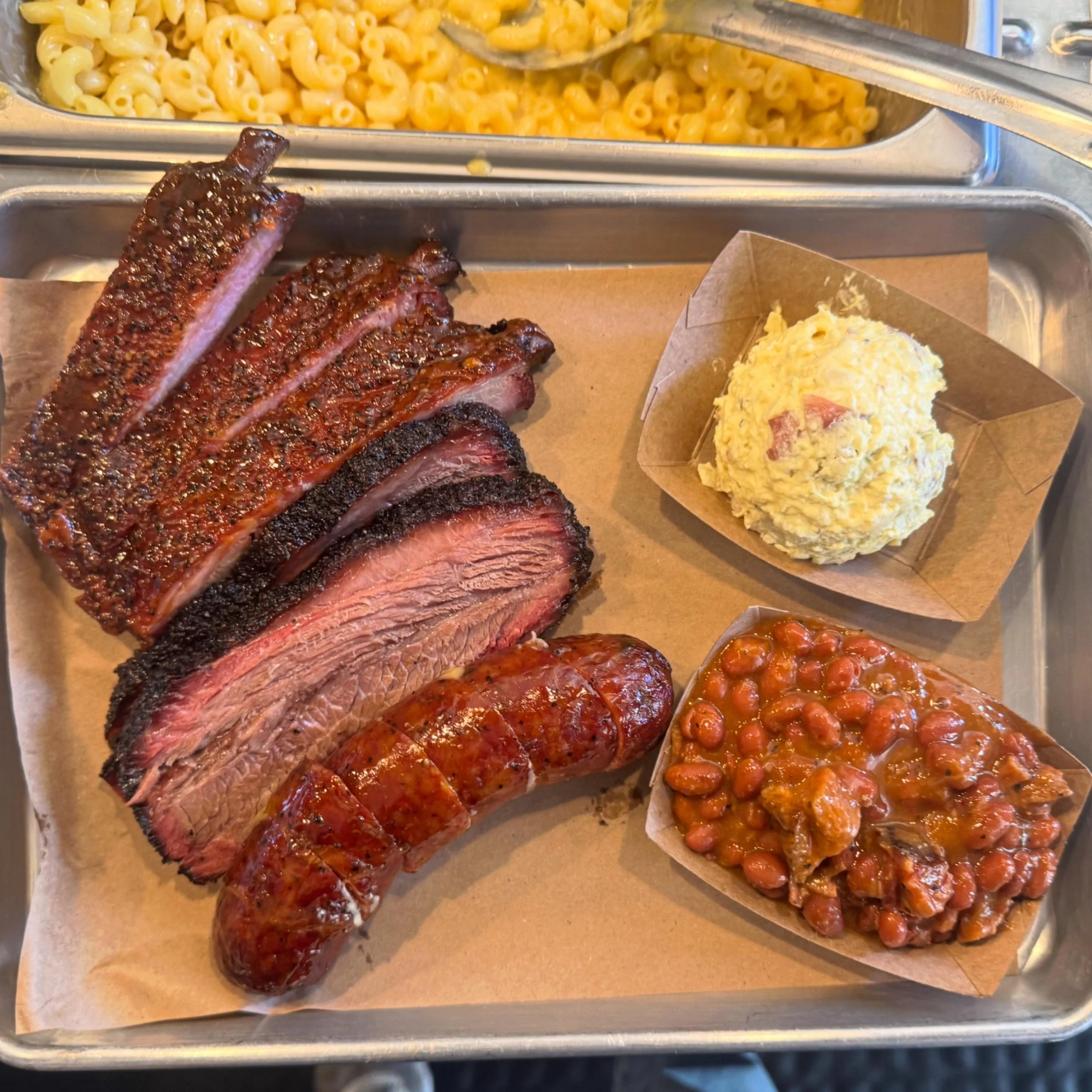 Burnt ends all day Saturday 11-7 
Pictured: 3 meat brisket plate
Pair it Damn Yankees from @flyoverbrewingcompany 
It&rsquo;s juicy, hoppy and just the right amount of bitterness 

#texasbbq #texasmonthlytop10 #letsgoyankees #oasisinthesandhills 
#ho