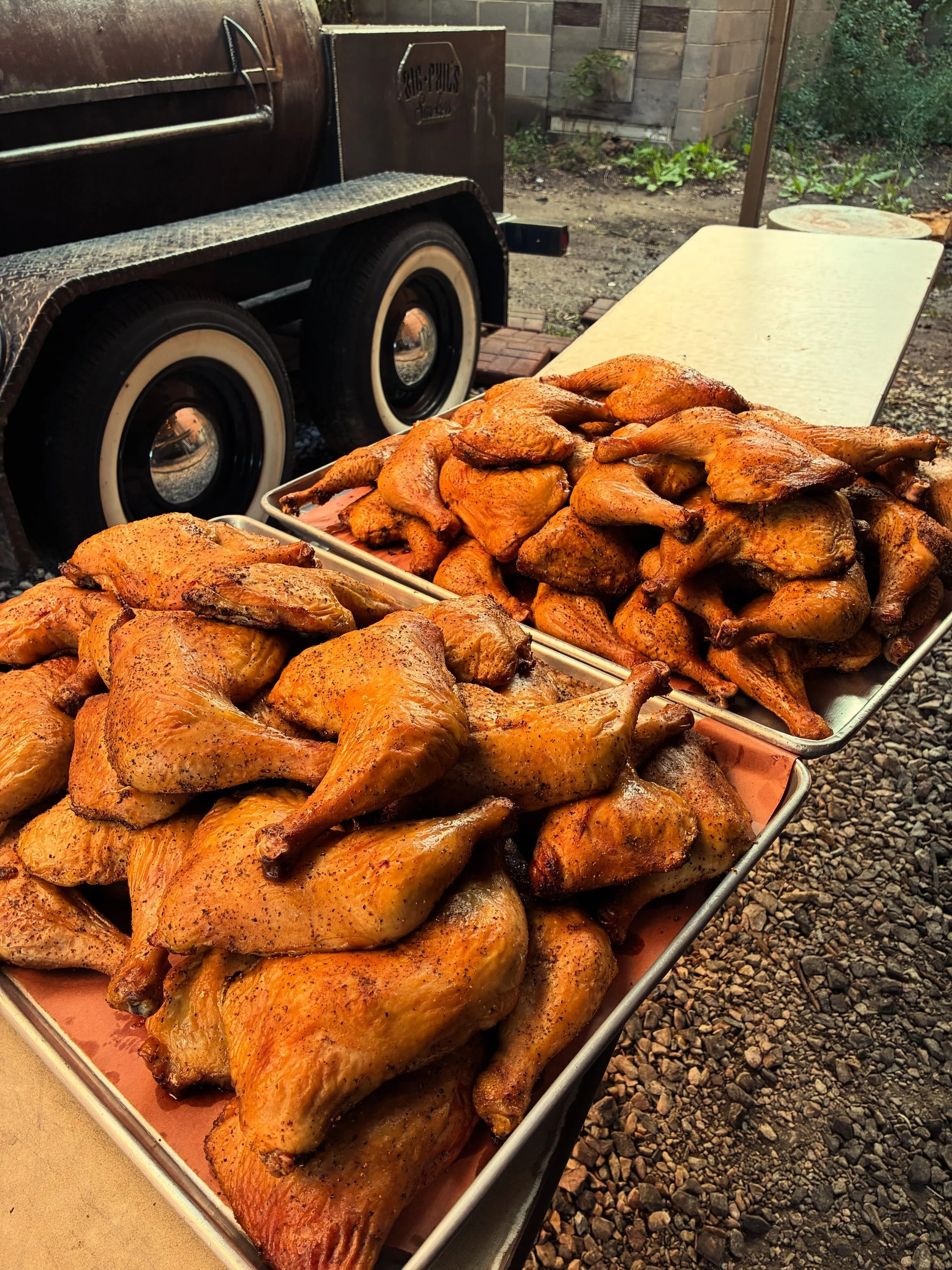 The days are cooling down &amp; we are heating up🔥 We will have a limited supply of smoked chicken leg quarters this Friday/Saturday 11-7pm as well as one of our favorite sides&hellip;Buttery garlic mashed potatoes &amp; gravy. SO MUCH COMFORT. 

We