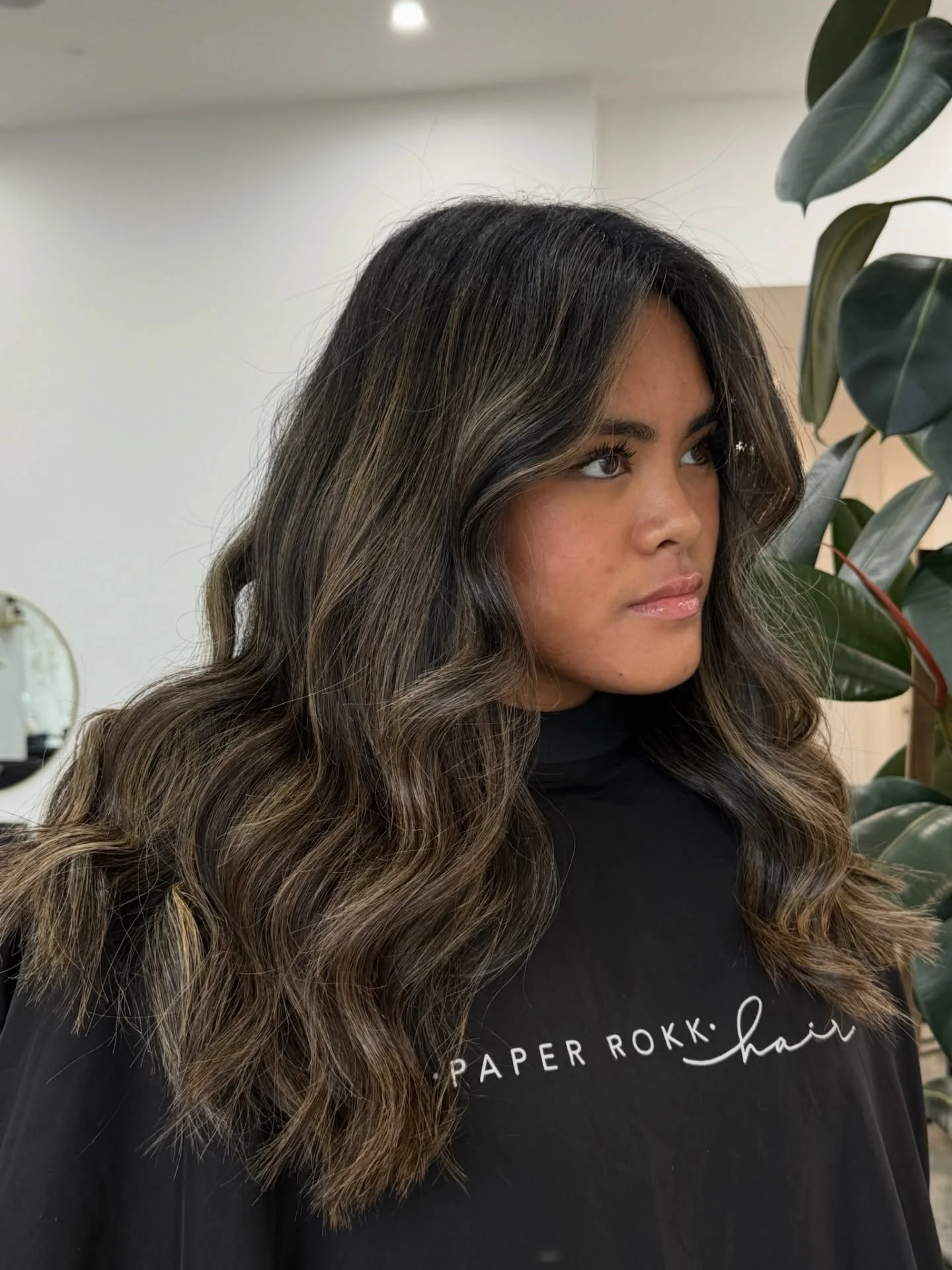 Hair glow up loading&hellip;

From black to that soft dimensional, lived-in blonde glow ✨
Seamless blends, low-maintenance vibes, and brightness in all the right places 🙌🏻