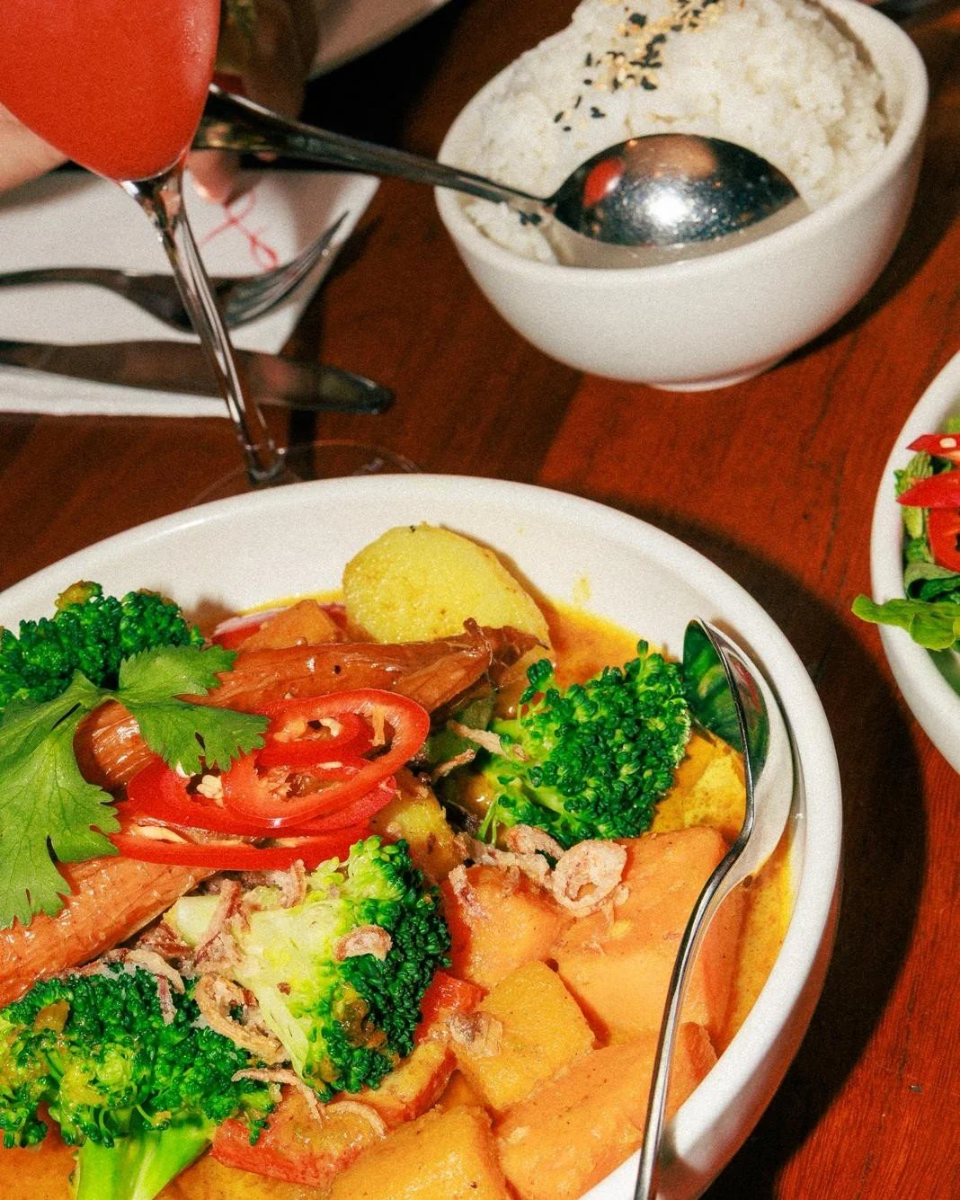 Sundays are made for comfort food that hits just right 🍛✨

Our Vietnamese Yellow Curry brings all the glow with pumpkin, potato, roasted carrots and a touch of spice 🌶️

Kitchen&rsquo;s open from midday for lunch and from 5pm for dinner for our Wed