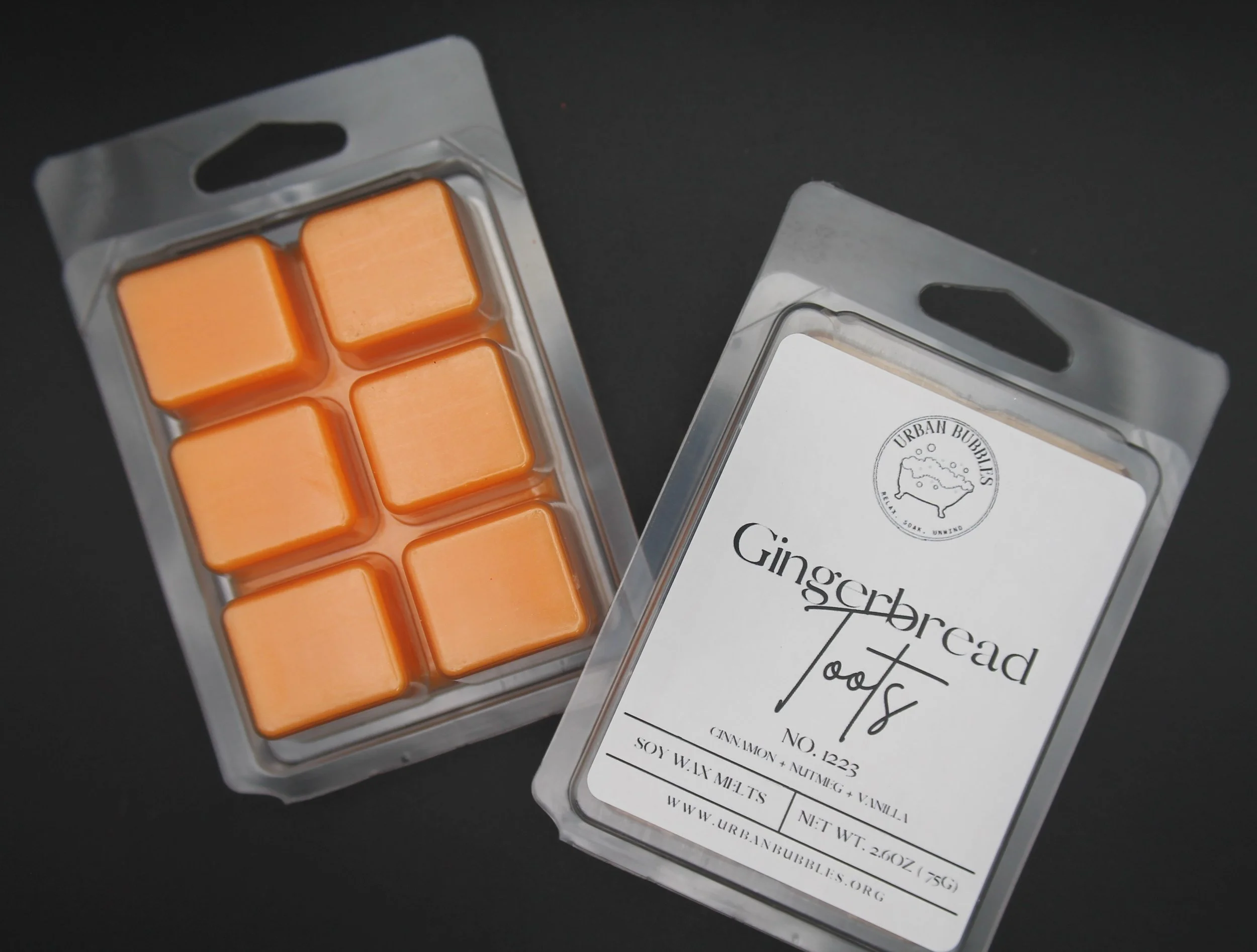 Gingerbread Toots Wax Melt in warm, golden-brown tones with sweet and spicy aromas of butter, cinnamon, clove, nutmeg, and vanilla, perfect for creating a festive atmosphere.