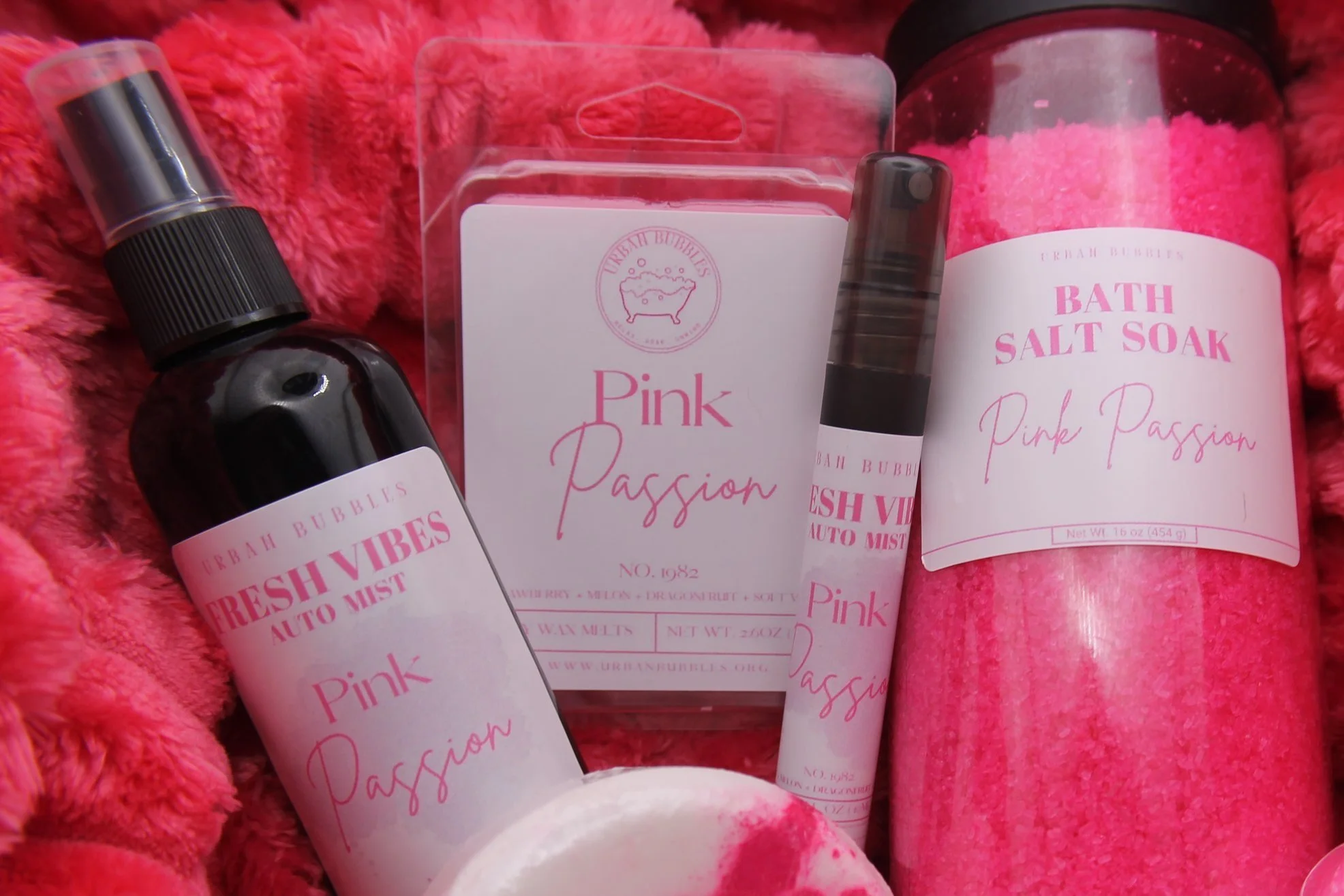 Golden Glow Box for Valentine’s Day, featuring 2 bath bombs, 2 shower steamers, 2 wax melts, a bath salt option, and a travel-size auto mist, available in six luxurious scents.